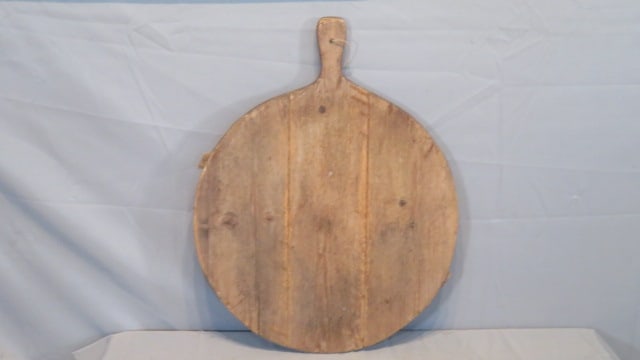 Late 19th century pine bread board (1 of 4)