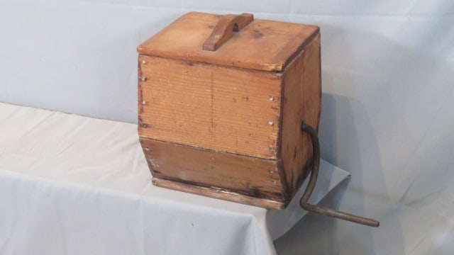 Pine butter churn (1 of 5)