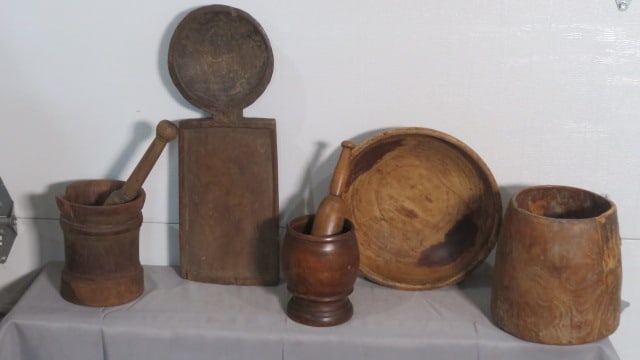 5 Woodenware Items (1 of 8)