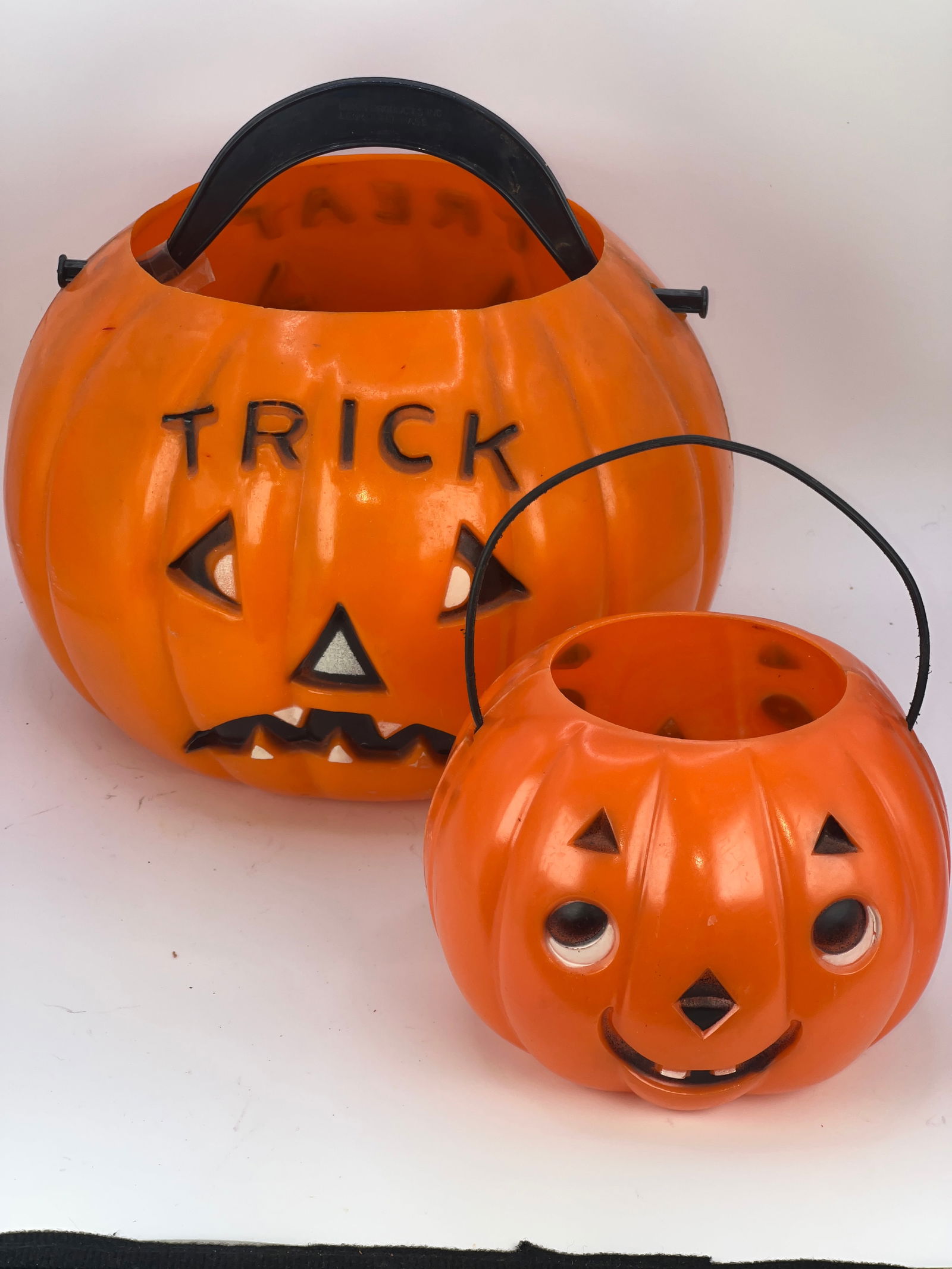 Two Plastic Jack O'Lantern Candy Tote Buckets (1 of 8)