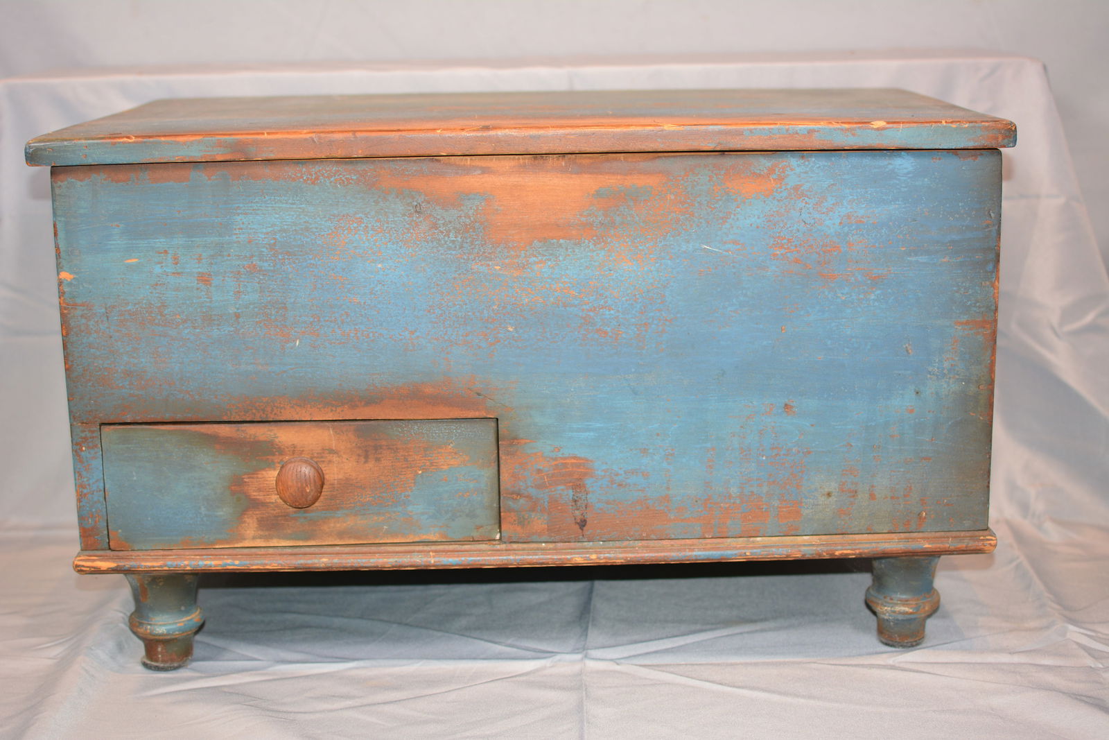 Diminutive Blanket Box in Old Blue Paint (1 of 7)