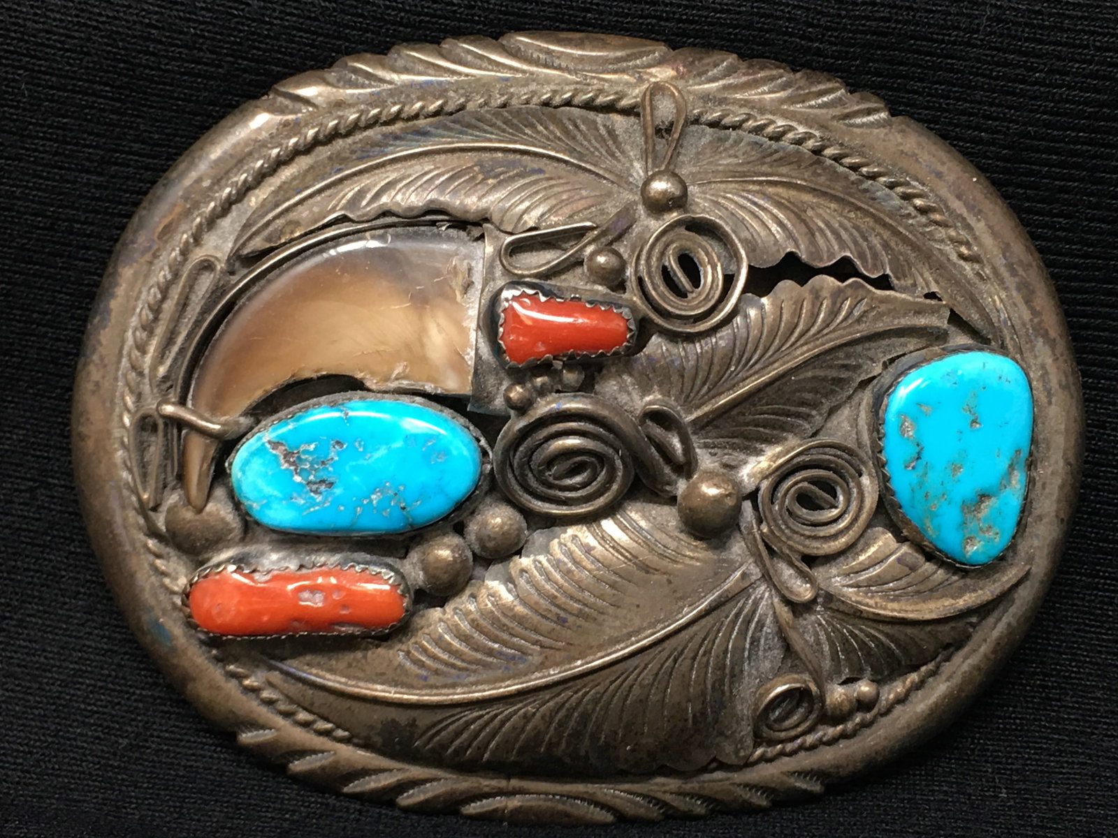 Navajo Sterling Bear Claw Belt Buckle, Signed M. Thomas Jr: Navajo Sterling Bear Claw Belt Buckle, Signed M. Thomas Jr and Sterling, 3-1/2" x 2-3/4", total weight 75.3 grams. From the Collection of Roselyn Potts.
