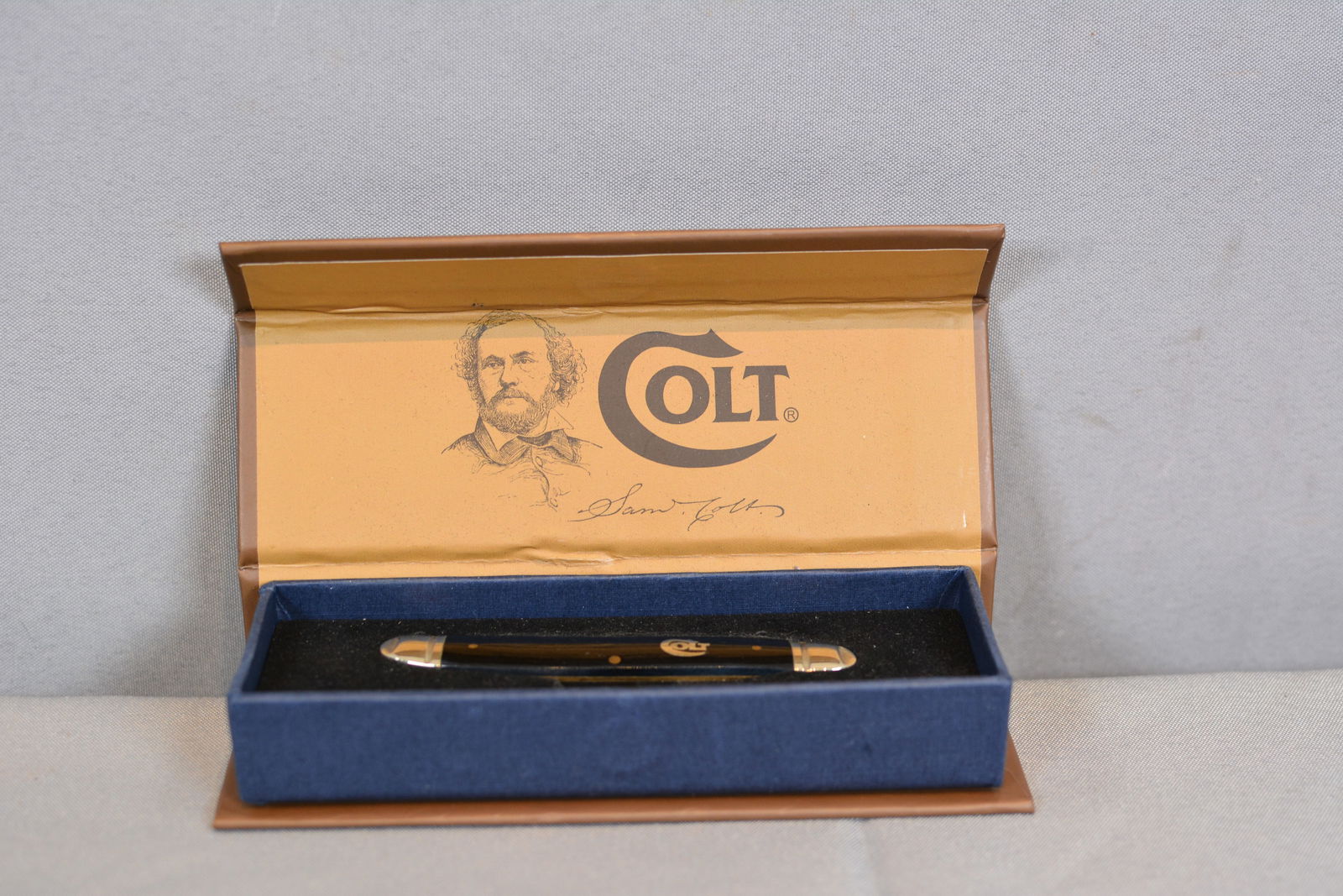 Colt Firearms Advertisement Pocket Knife (1 of 3)