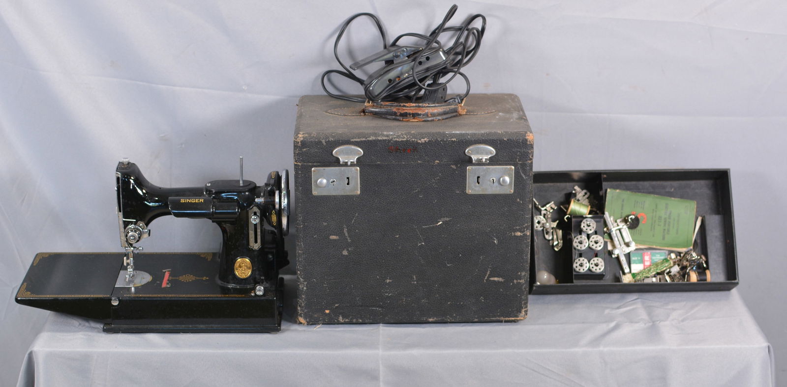 Singer Featherweight Sewing Machine (1 of 5)