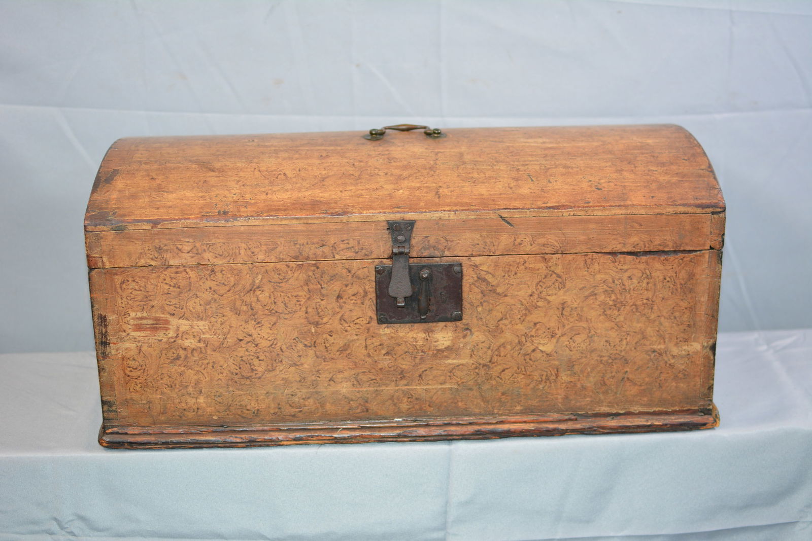 Early 19th century dove tailed and paint decorated dome top chest, original clasp and hinges, 24" (1 of 7)