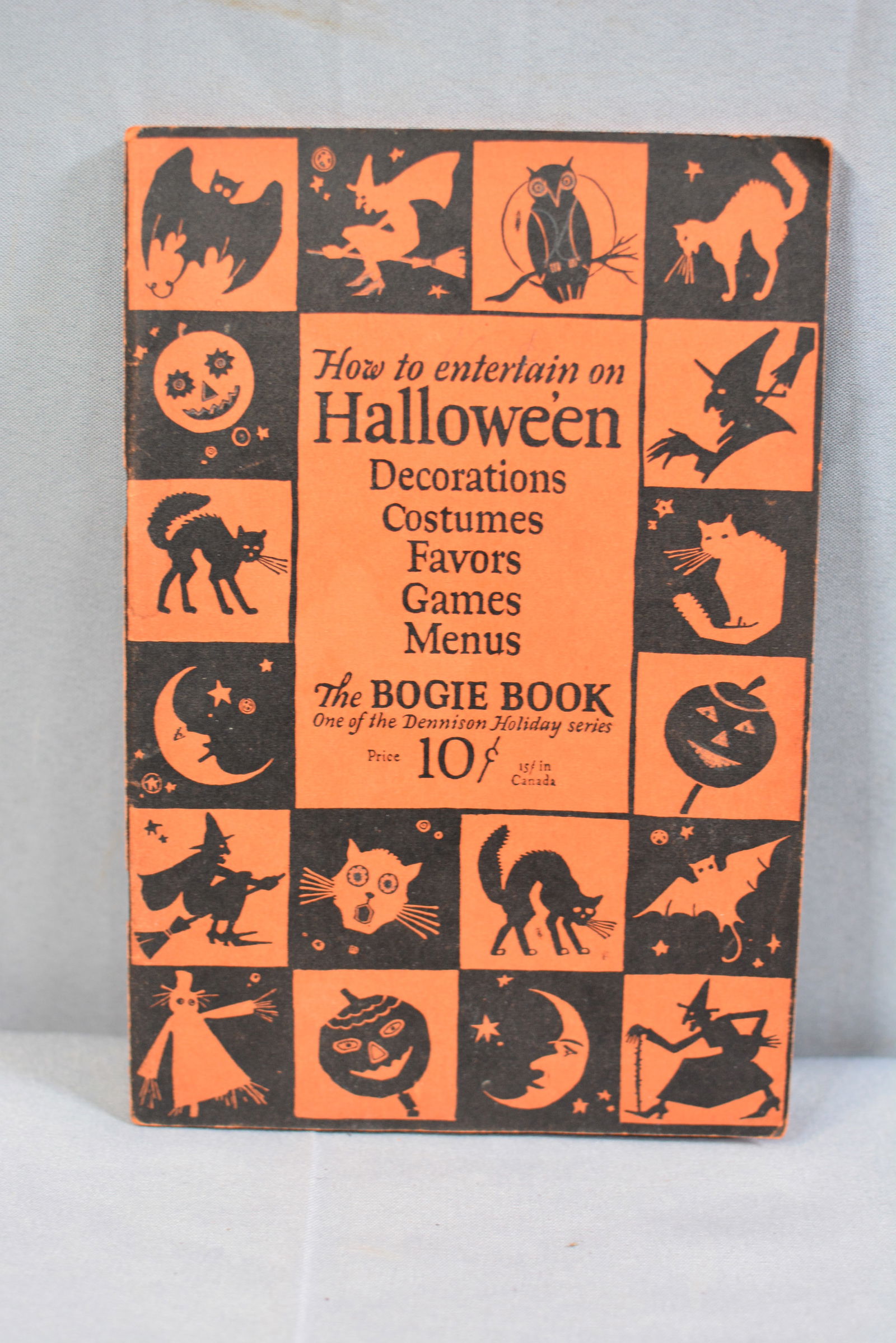 Halloween boogie book, How to Entertain on Halloween-decorations, costumes, games, menus, Dennison: Halloween boogie book, How to Entertain on Halloween-decorations, costumes, games, menus, Dennison Holiday series, 14th annual edition, 8"X11"