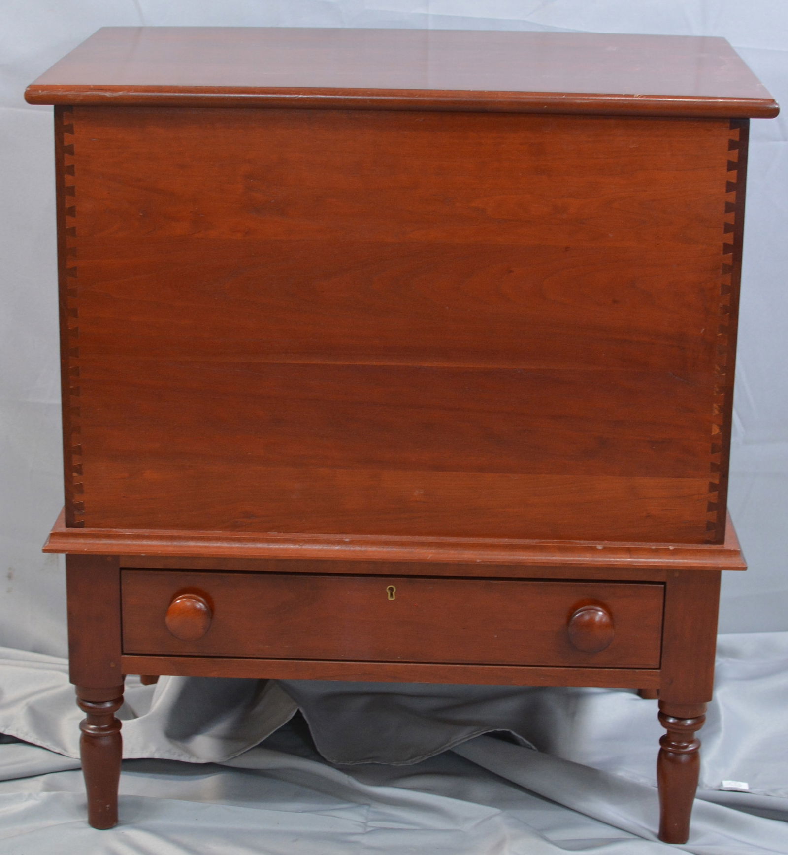 Contemporary KY Sugar Chest, dovetailed case, one dovetailed drawer with wood knob pulls, single (1 of 6)