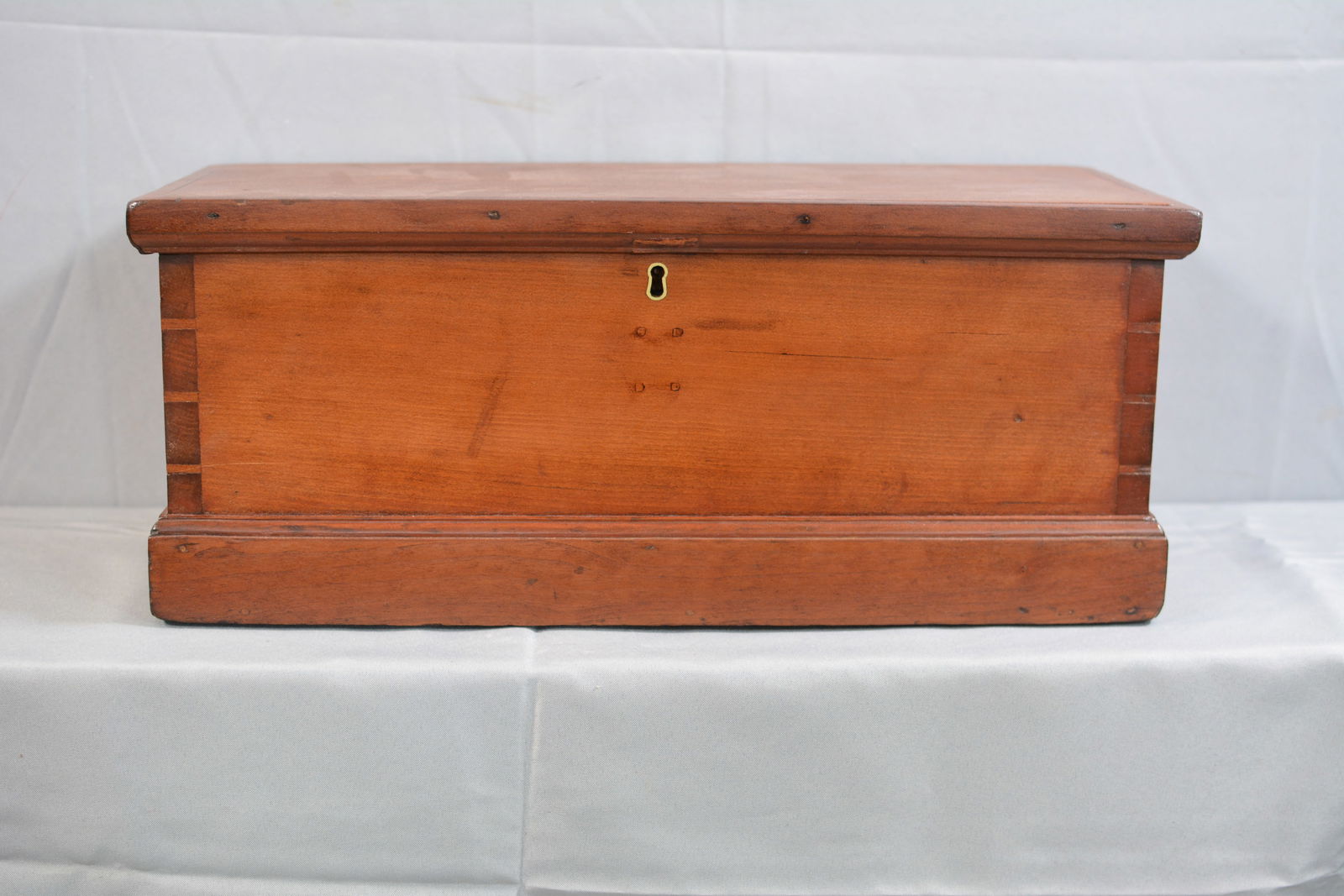 Miniature Dovetailed Pine Chest, unusual twisted wire hinged lid top, 16"x8"x7": Miniature Dovetailed Pine Chest, unusual twisted wire hinged lid top, 16"x8"x7"