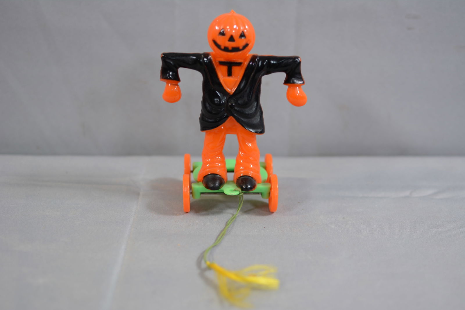 1950's Rosbro scarecrow on wheels candy container pull toy. 6"x4"x3": 1950's Rosbro scarecrow on wheels candy container pull toy. 6"x4"x3"