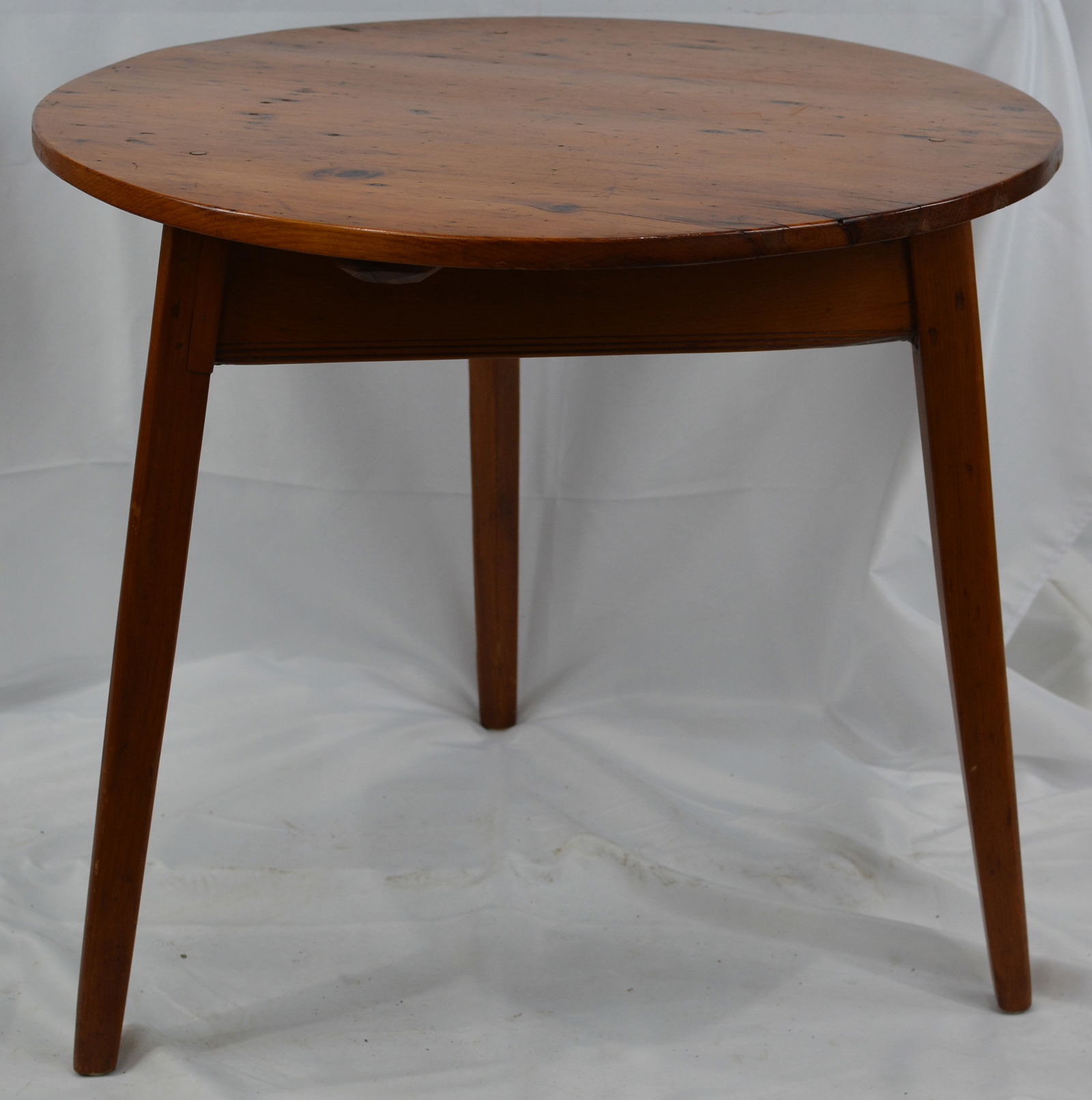 Pine Cricket Table 3 legs, single baton brace top, refinished surface, 26"x29" (1 of 3)