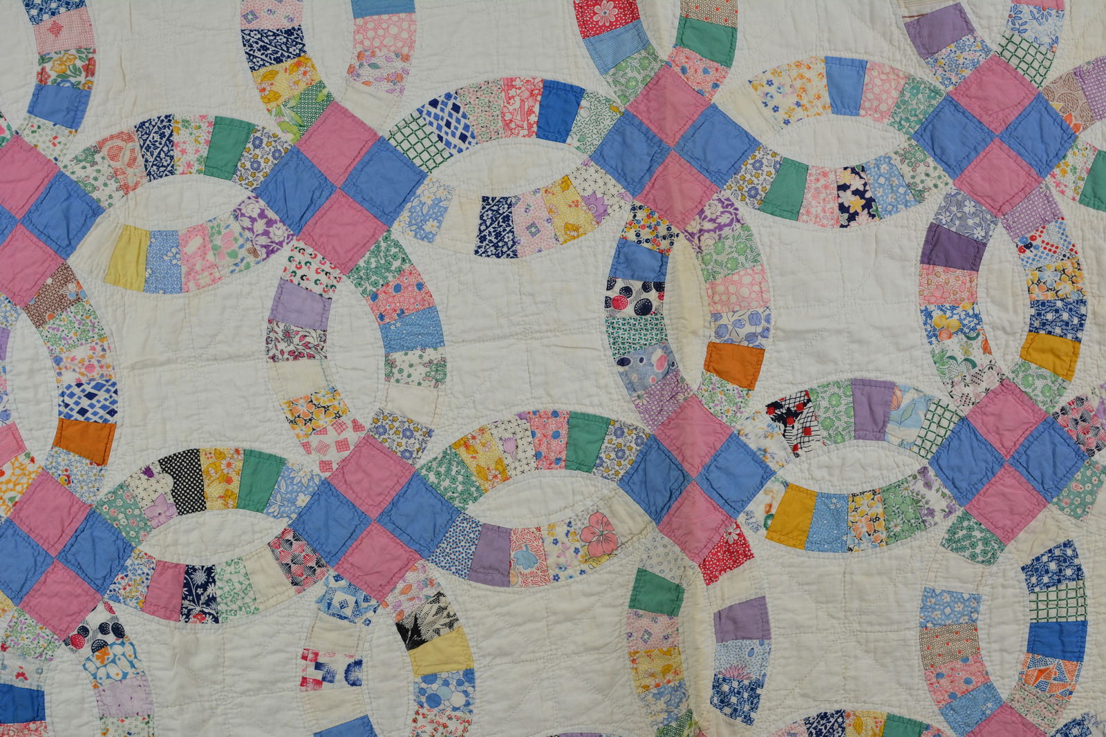 Double Wedding Ring Quilt w/ solid & calico patch. 78" L x 68"W - 2