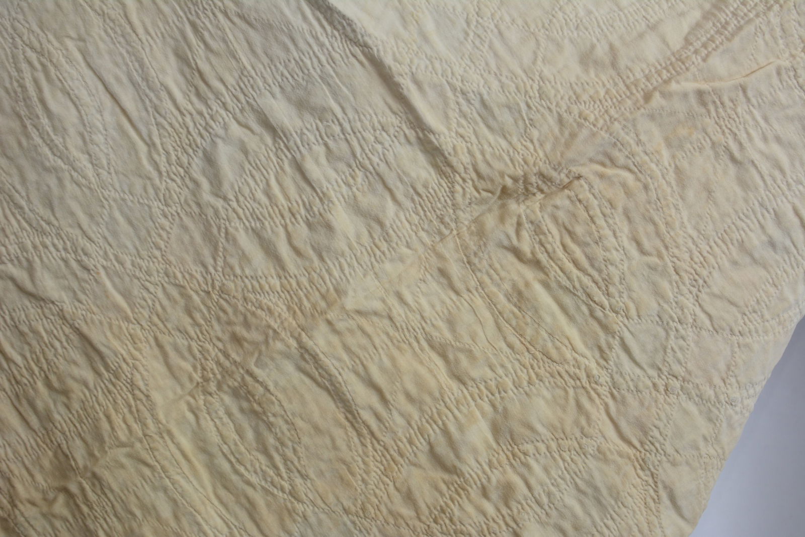 Double Wedding Ring Quilt w/ solid & calico patch. 78" L x 68"W - 5