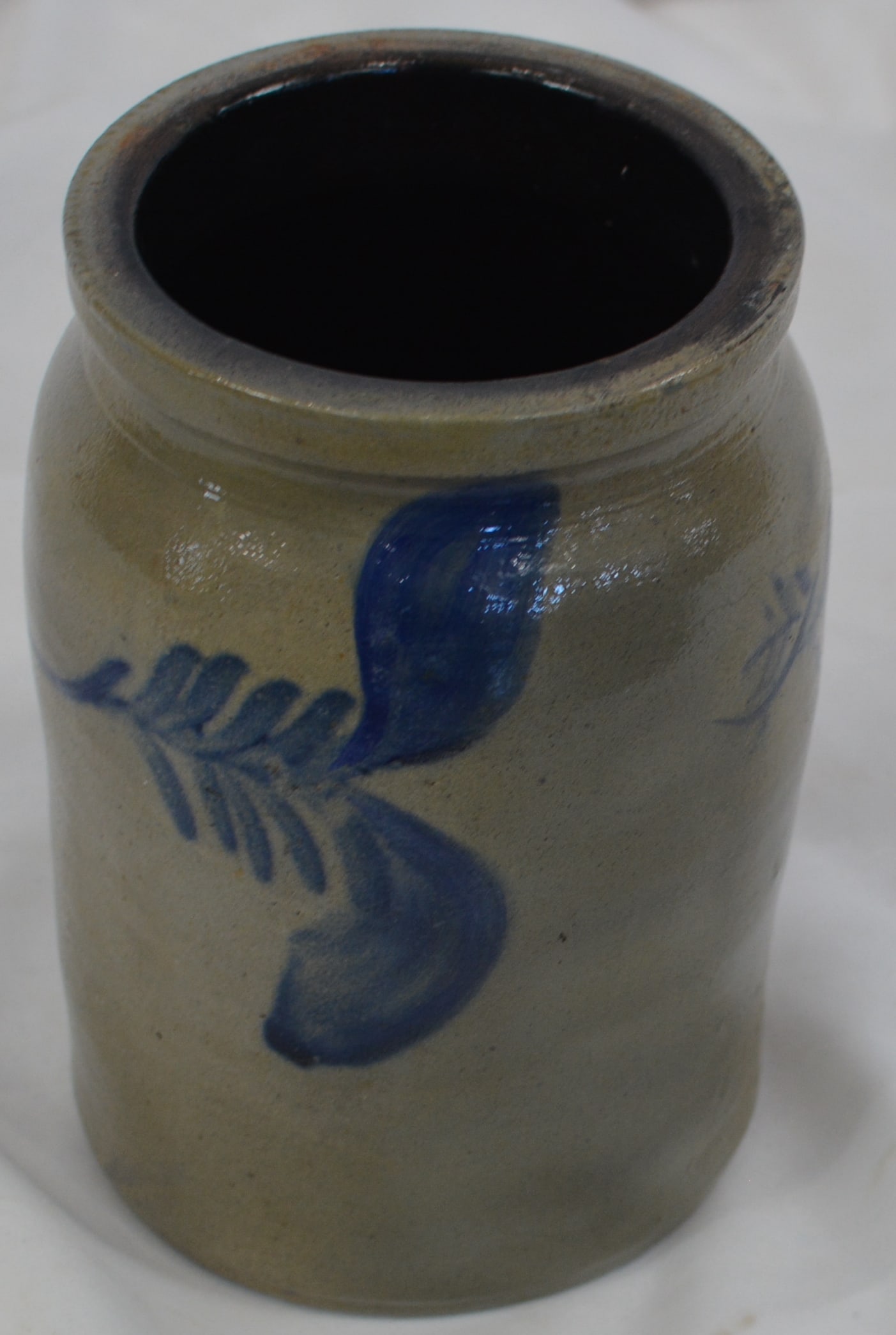 Stoneware Blue Decorated Jar, 1 gallon jar with nice glaze finish, 5"X9" (1 of 5)