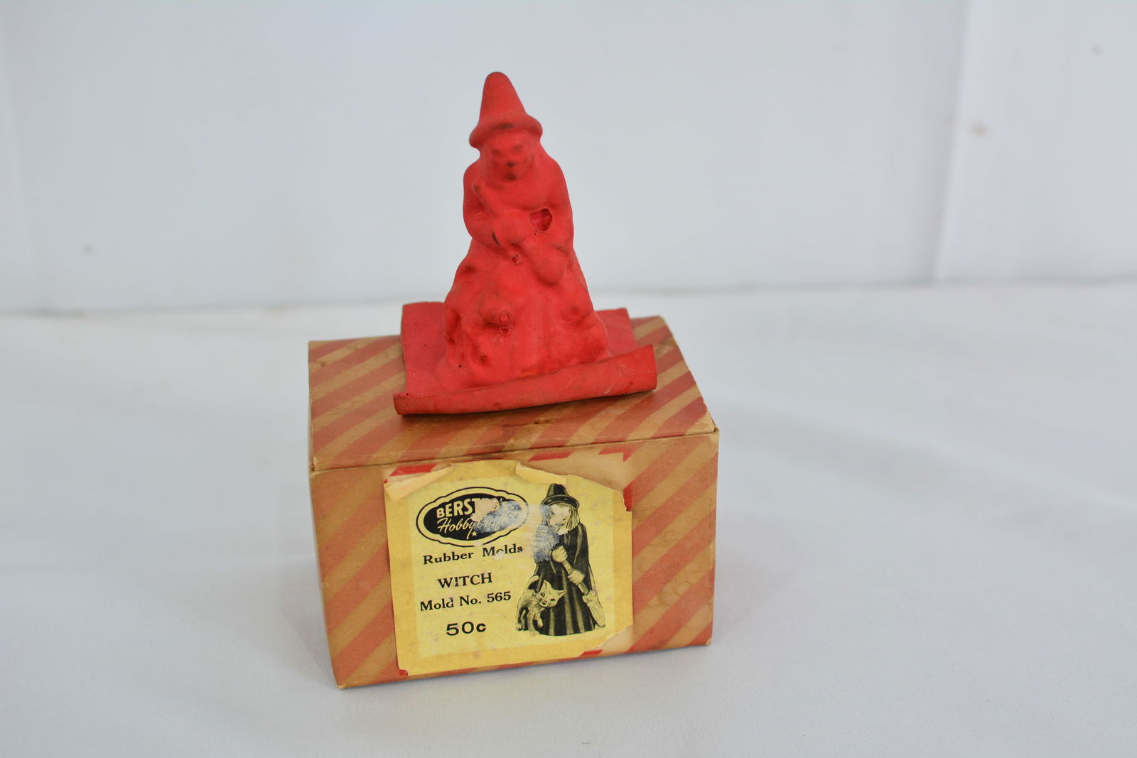 Bersted's Hobby Craft rubber witch mold #565 in original box. 3"T: Bersted's Hobby Craft rubber witch mold #565 in original box. 3"T