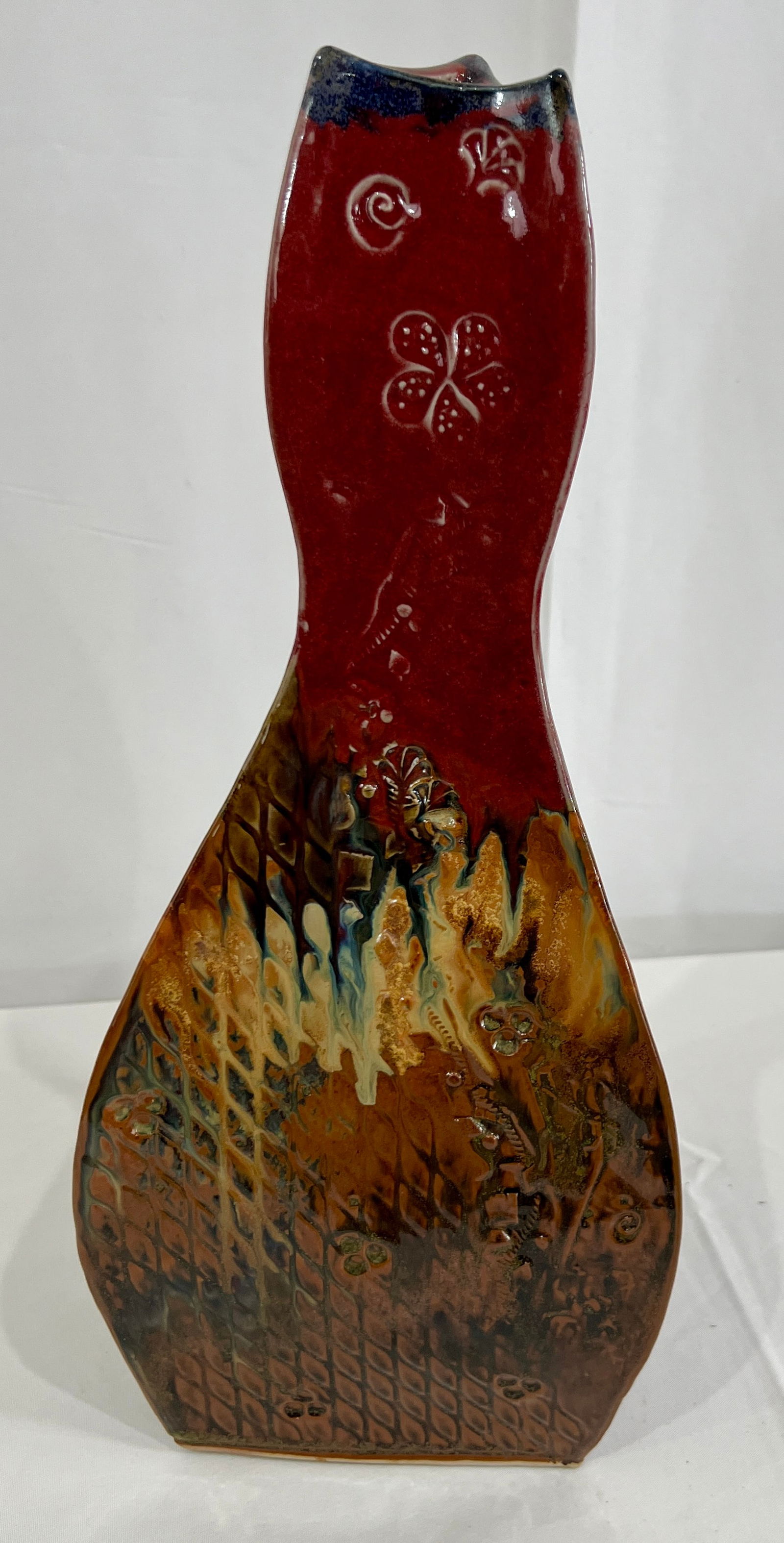 Signed Scott Frankenberger Glazed Art Pottery 3 sided vase Lafayette Indiana artist.: Signed Scott Frankenberger Glazed Art Pottery 3 sided vase Lafayette Indiana artist.