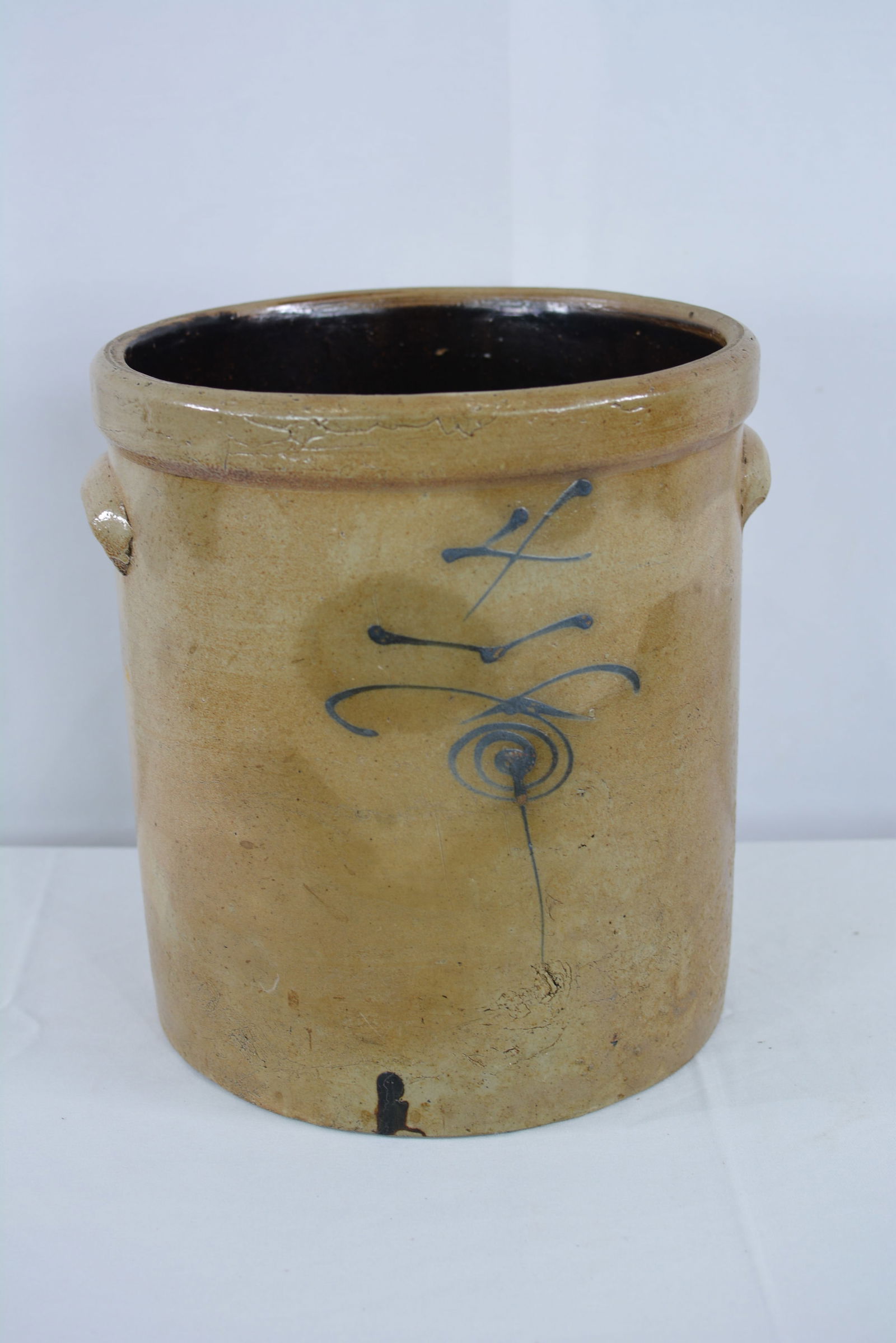 4 Gal. Bee Stinger double handle crock. (1 of 4)