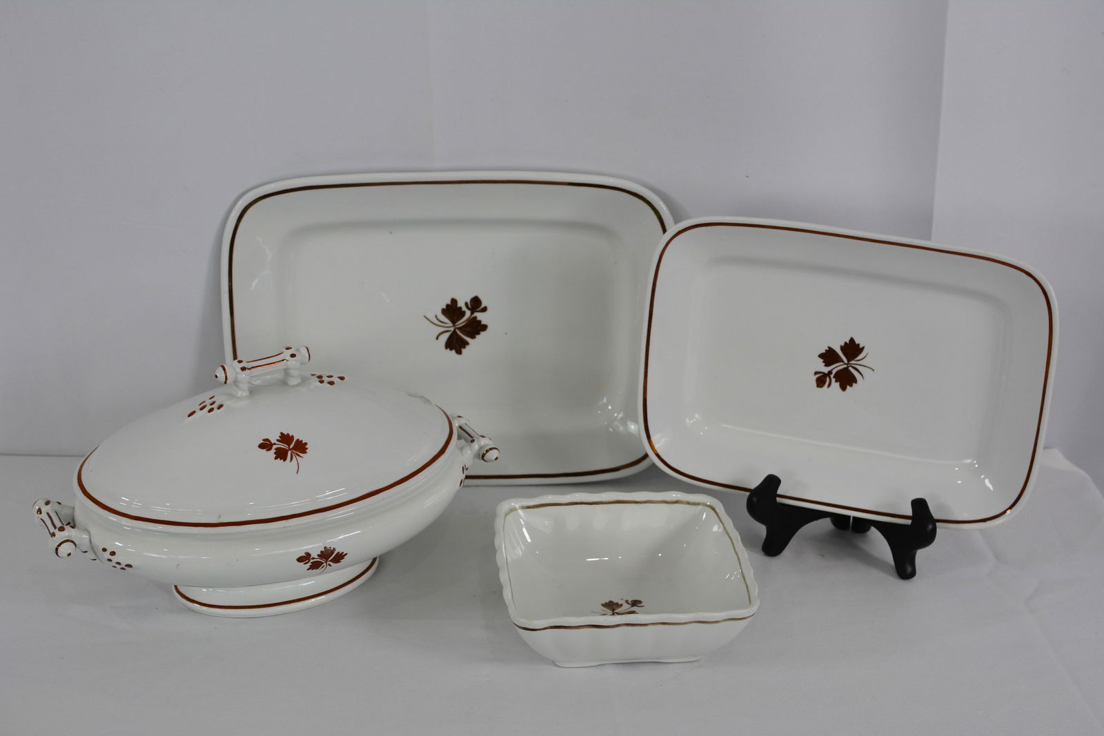 4 Meakin Tea Leaf Ironstone Serving Pieces: 4 Meakin Tea Leaf Ironstone Serving Pieces, 2 platters, cover dish, and tray 9"X 12"