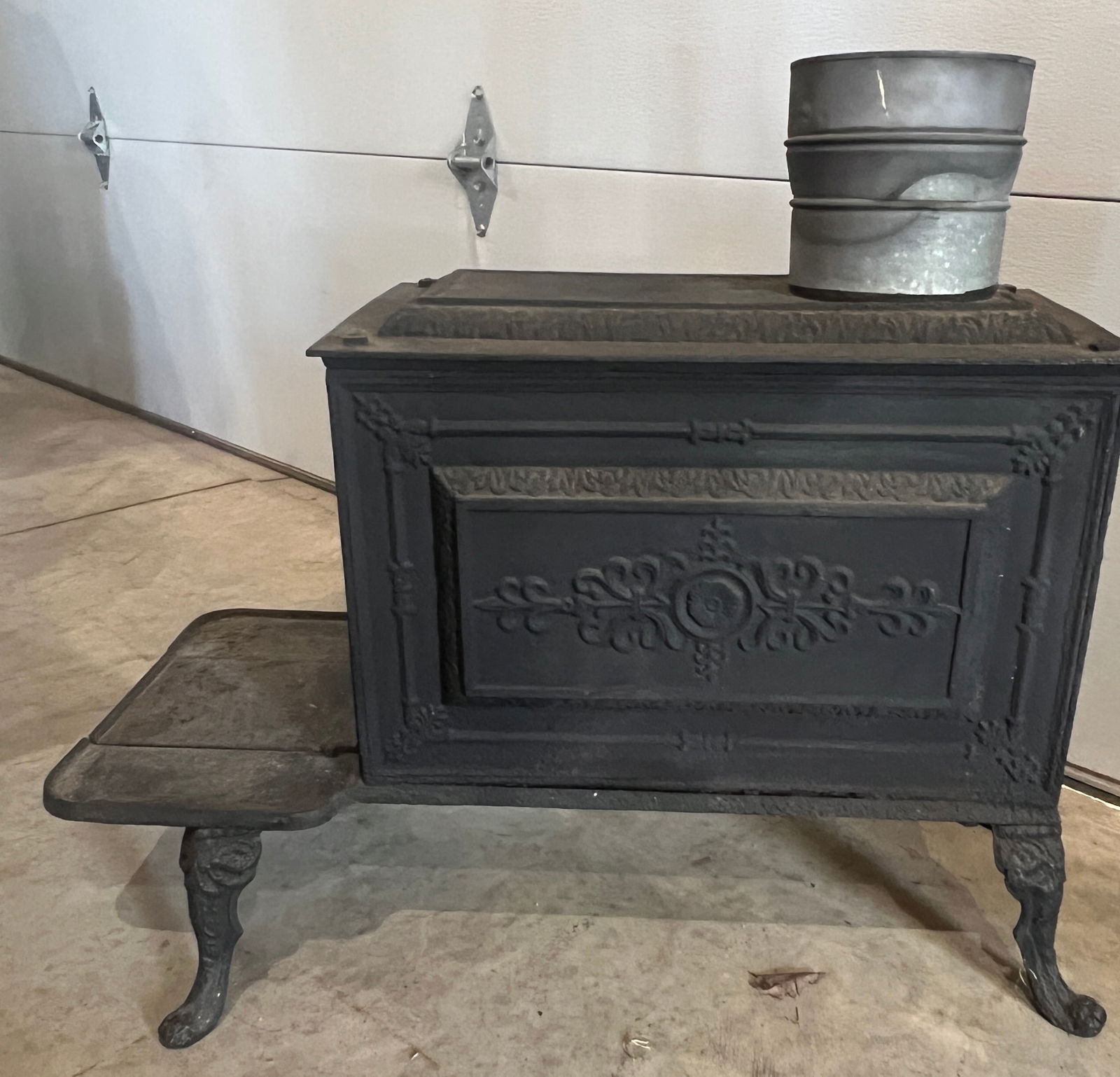 Cast Iron Wood Stove: Cast Iron Wood Stove, Norwegian Style wood burner stove.