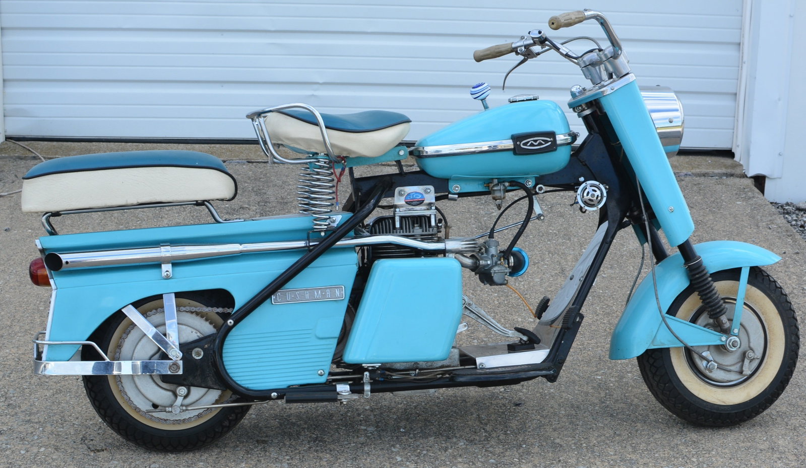1960-1965 Cast Iron Model 765 Cushman Super Eagle Scooter (1 of 15)