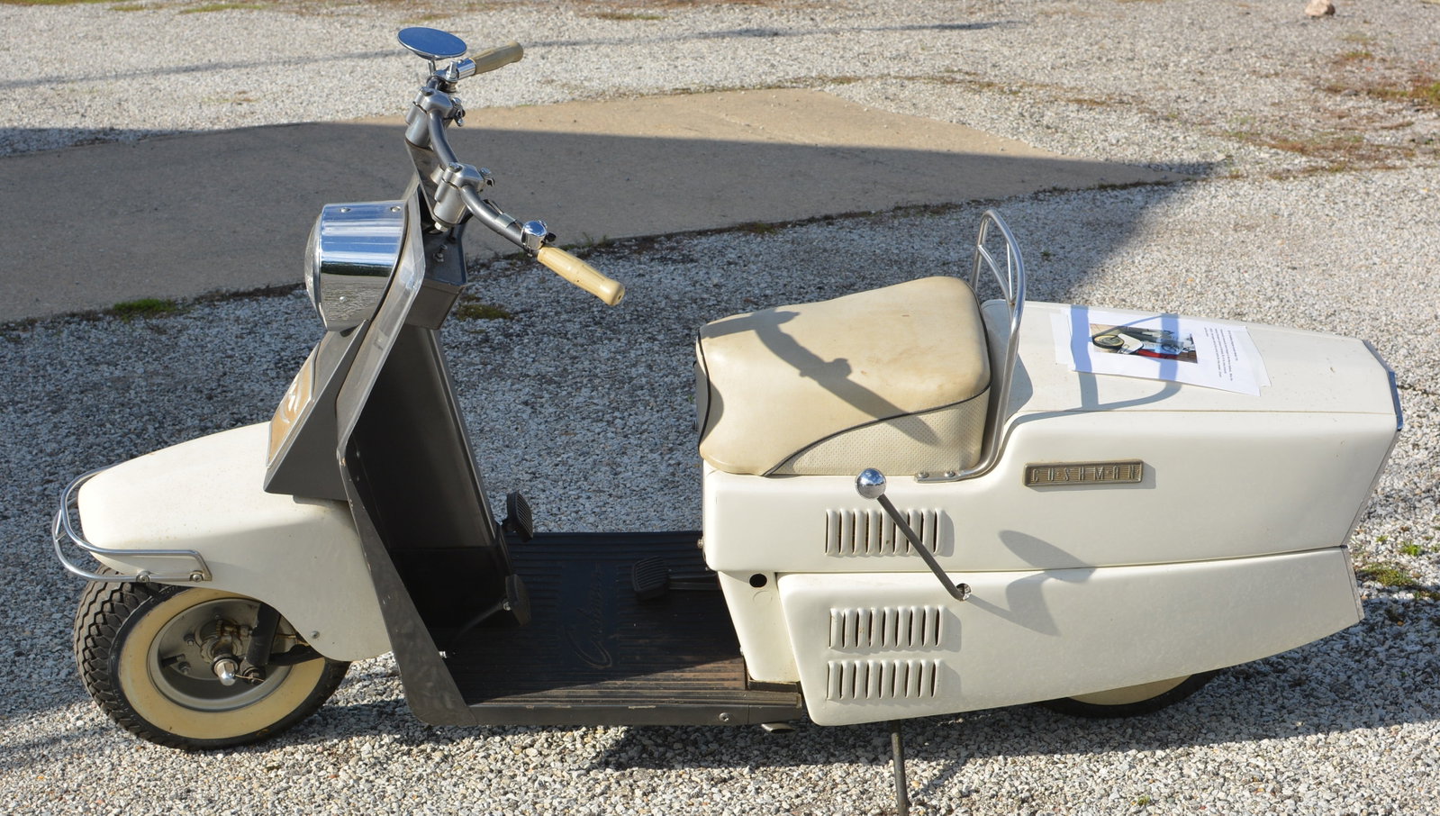 1956-1962 Cushman RoadKing Allegator Model 725 Step Thru Scooter (1 of 13)