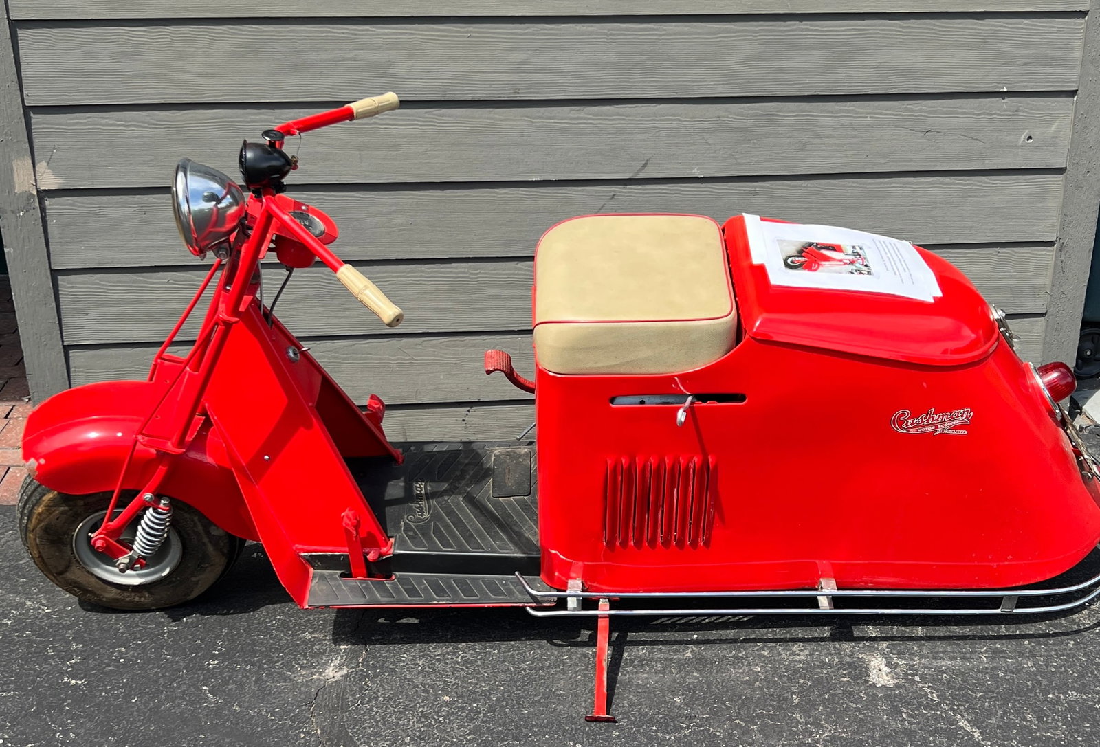 1946-1948 Cushman Roadking Model 54 Step Through Scooter Restored (1 of 13)