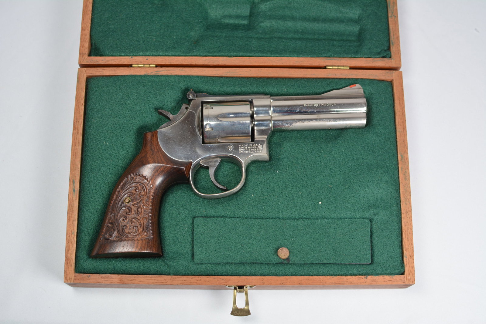 Smith & Wesson Model 586 .357 Magnum (1 of 7)