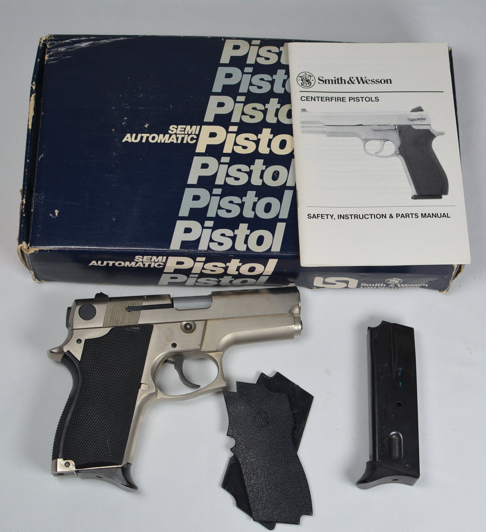 Smith & Wesson Model 469 9mm Pistol (1 of 4)