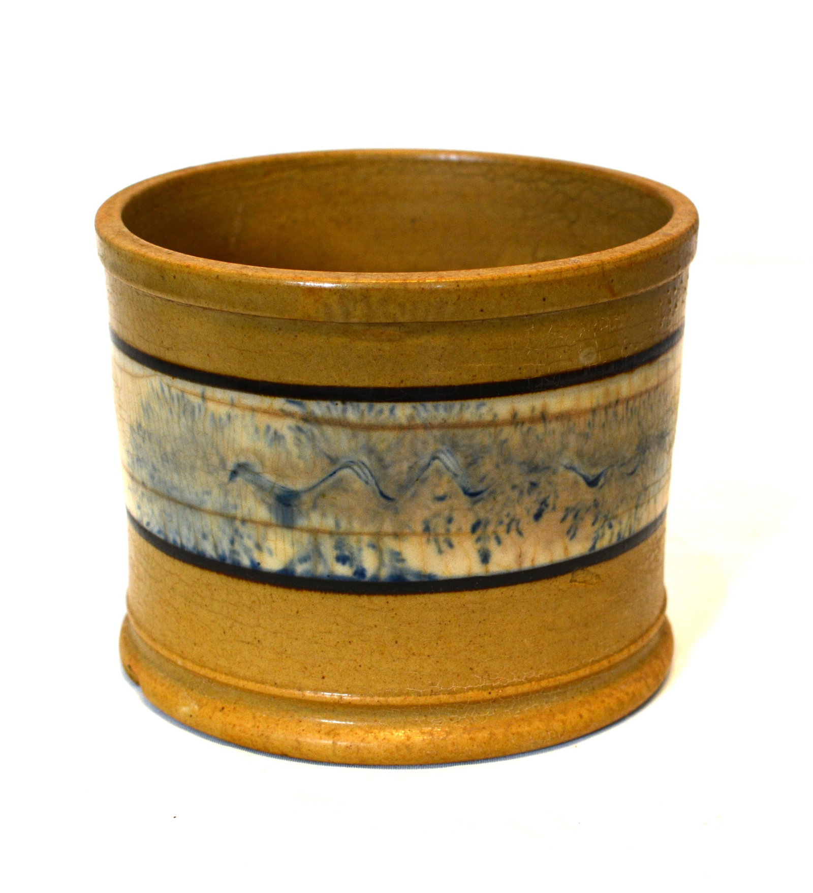 19th Century English Mocha ware Banded Waste Bowl: Early 19th-century English mocha ware waste bowl featuring classic blue "cat's-eye/worm" style mocha decoration running through the center band decoration on a cream-colored slip band bordered by