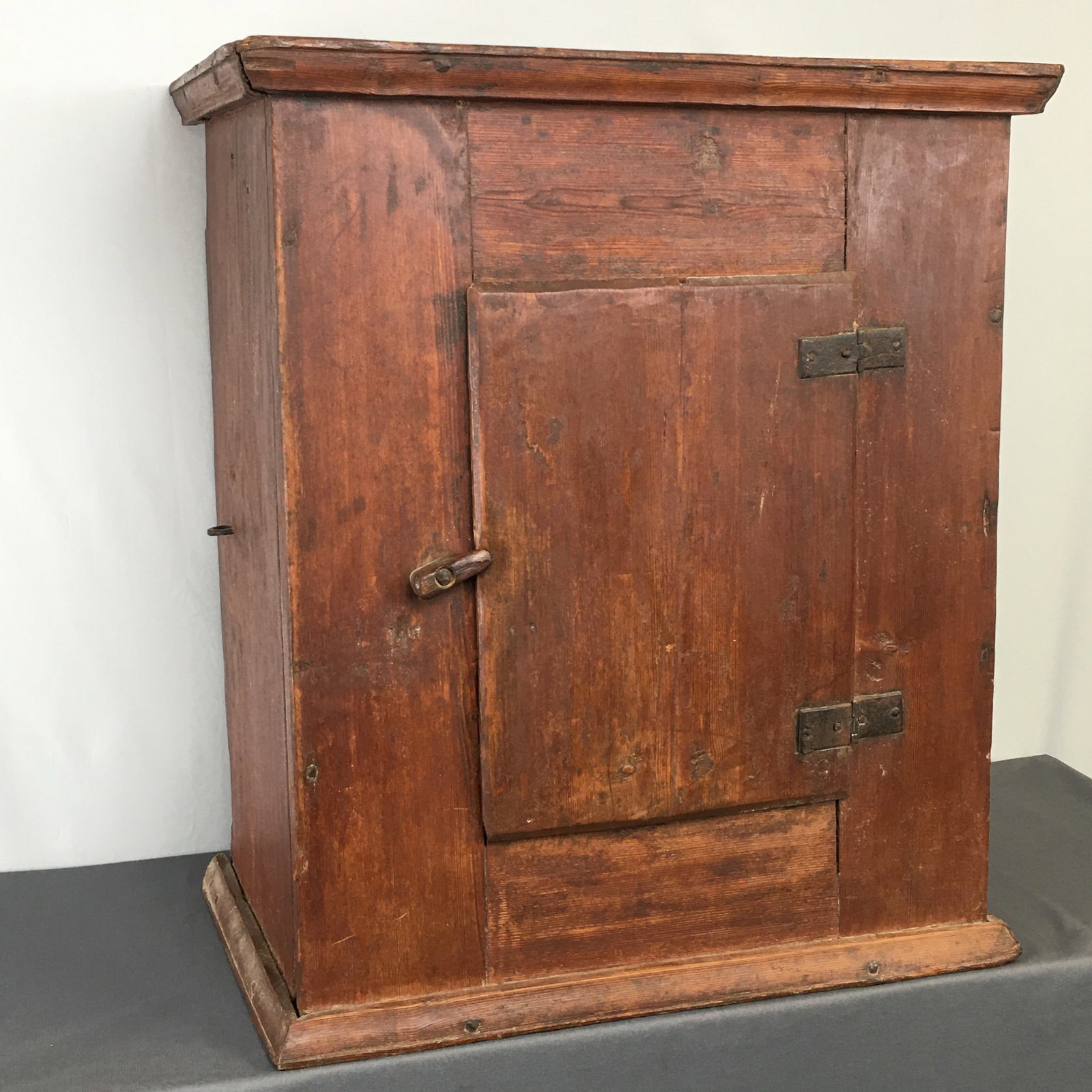 New England Plank Door Cupboard, Red Paint (1 of 8)