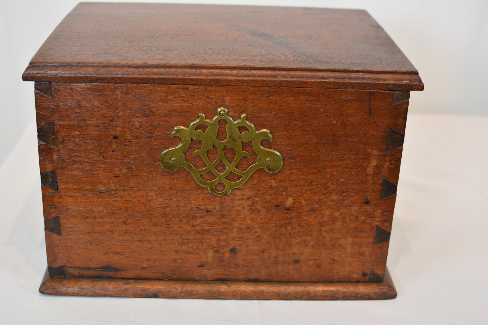 18th Century Queen Anne Style Dovetailed Walnut Document Box (1 of 7)