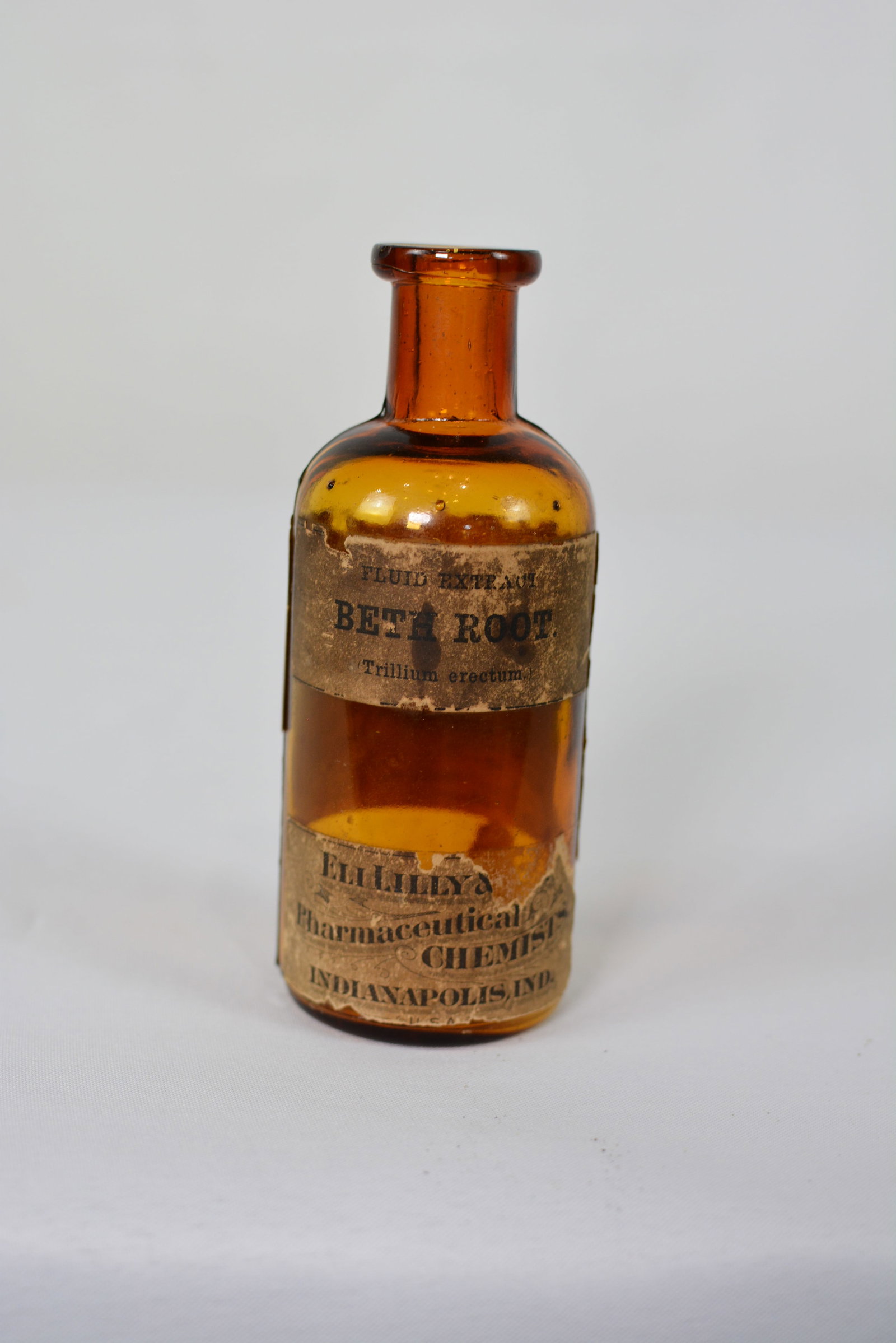 Eli Lilly & Co. Amber Apothecary Bottle – Beth Root Label (1 of 6)