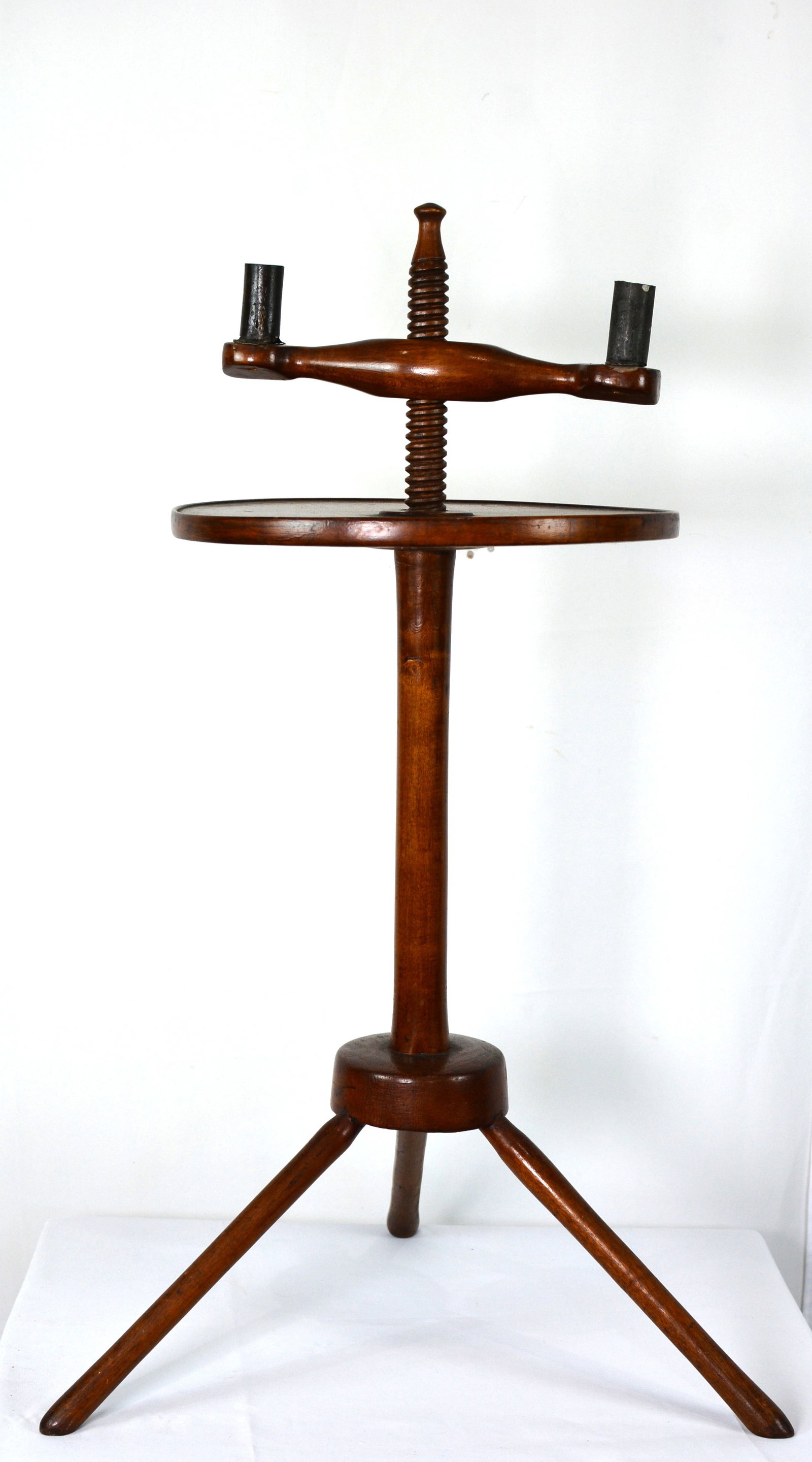 Early 18th Century Pennsylvania Figured Maple Screw Candle Stand, Circa 1700–1720 (1 of 4)