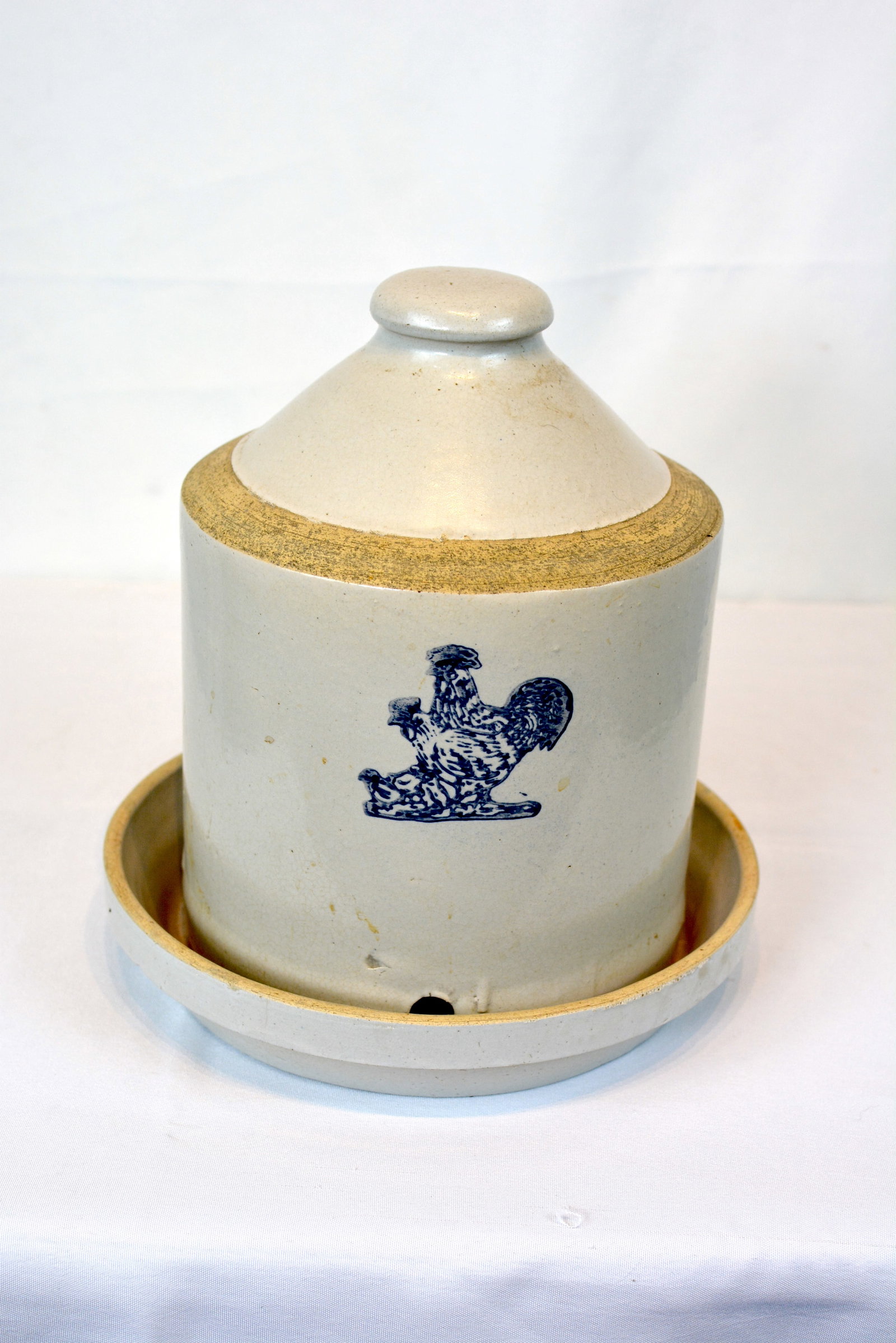 Stoneware Chicken Waterer with Rooster Decoration (1 of 6)