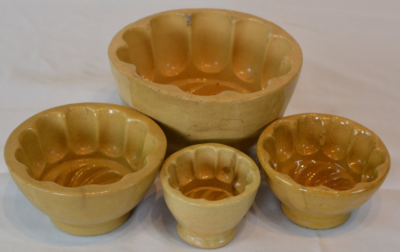 Set of 4 Yellowware Pin Wheel Food Molds (1 of 7)