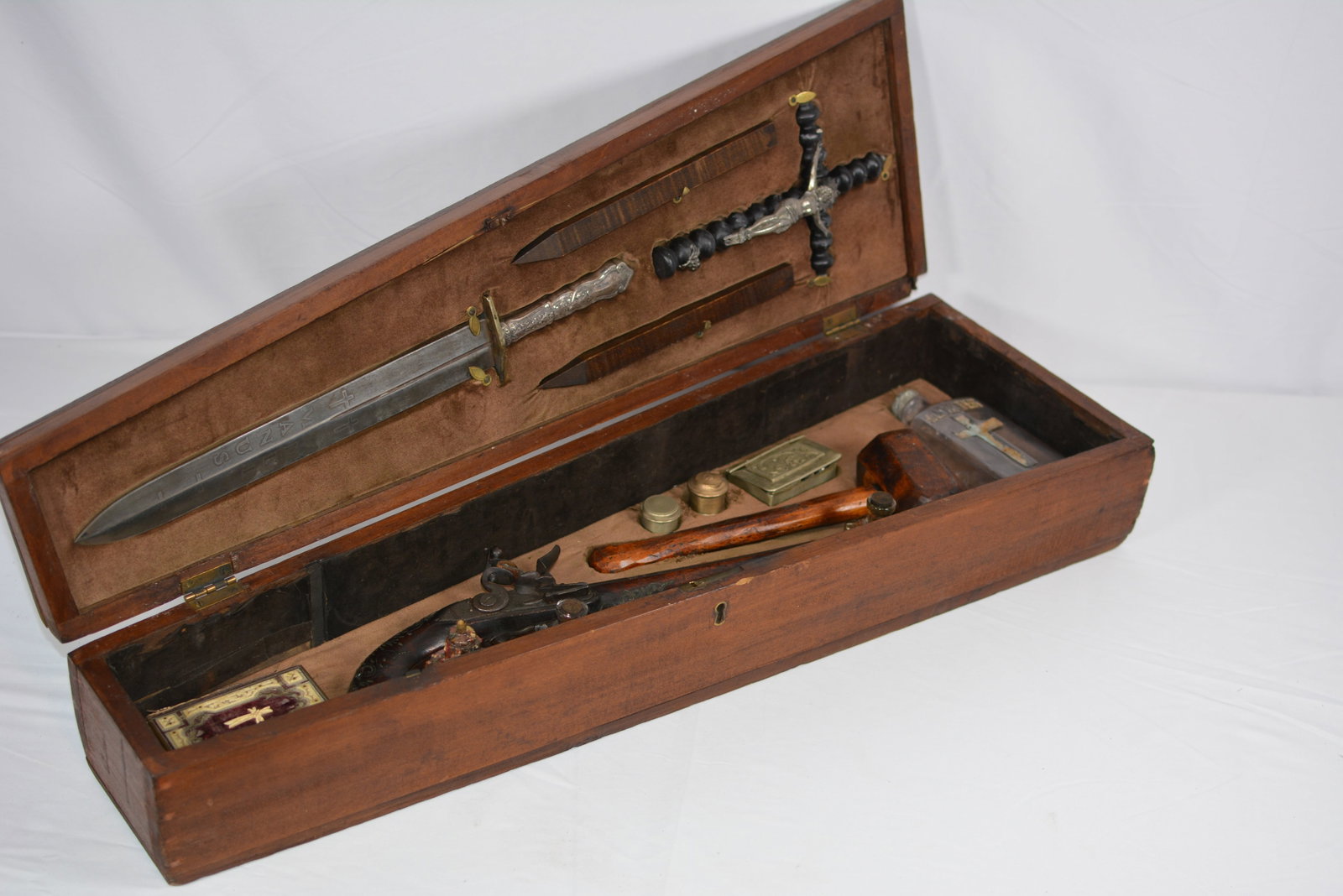 19th Century Vampire Killing Kit in Fitted Wooden Case (1 of 16)