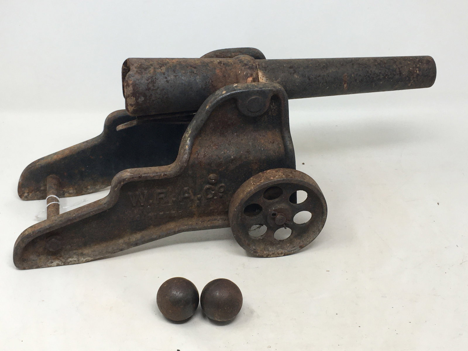 W.R.A.Co. Cast Iron Model Cannon (1 of 9)