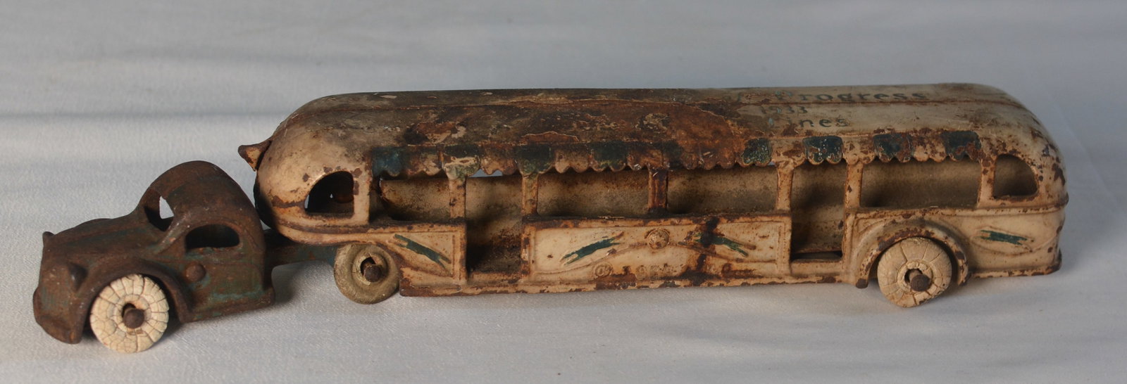 Vintage Cast Iron Greyhound Lines Bus & Truck Toys (1 of 3)