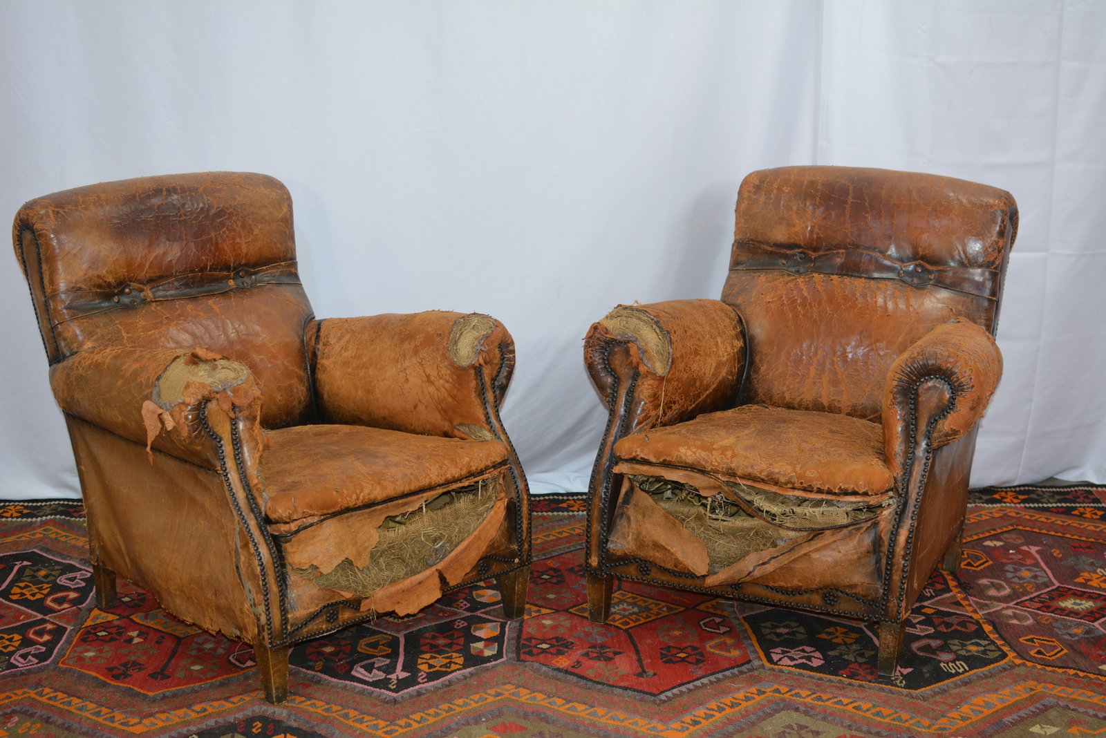 Pair of vintage leather club chairs (1 of 6)