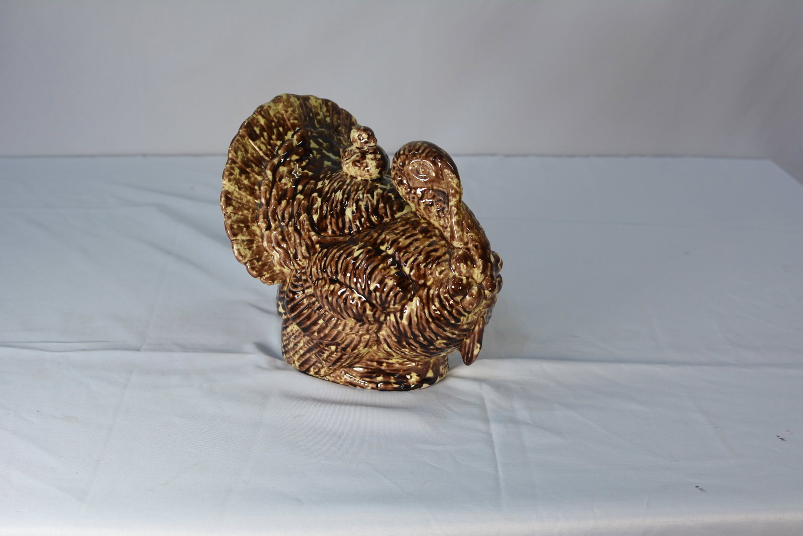 Yellow Ware Turkey Cookie Jar (1 of 4)