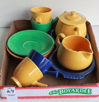 29. Vintage lot Fiesta ware.: Includes 4 cups and saucers, creamer and sugar with undertray. Chip to creamer and on one teacup see pics. All one money.