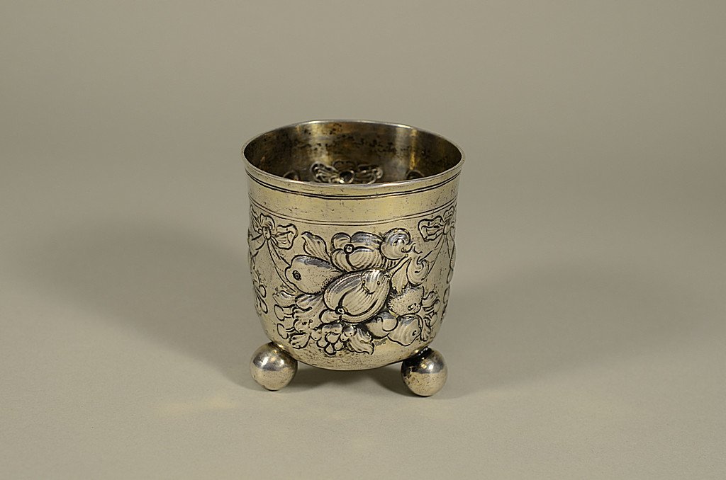 17th C. German Silver Cup Nuremburg for the FERRN: :: DESCRIPTION: 17th C. German Silver Cup Nuremburg for the FERRN Family (C.1650-1675). Marked SBF in a 'Heart'. May have been originally parcel gilt. Victoria Albert Museum has a similar lidded examp