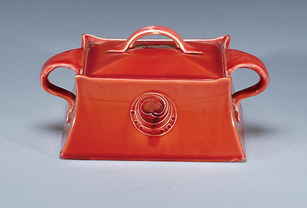 Moorcroft Macintyre Flamminian Box, c.1906-13