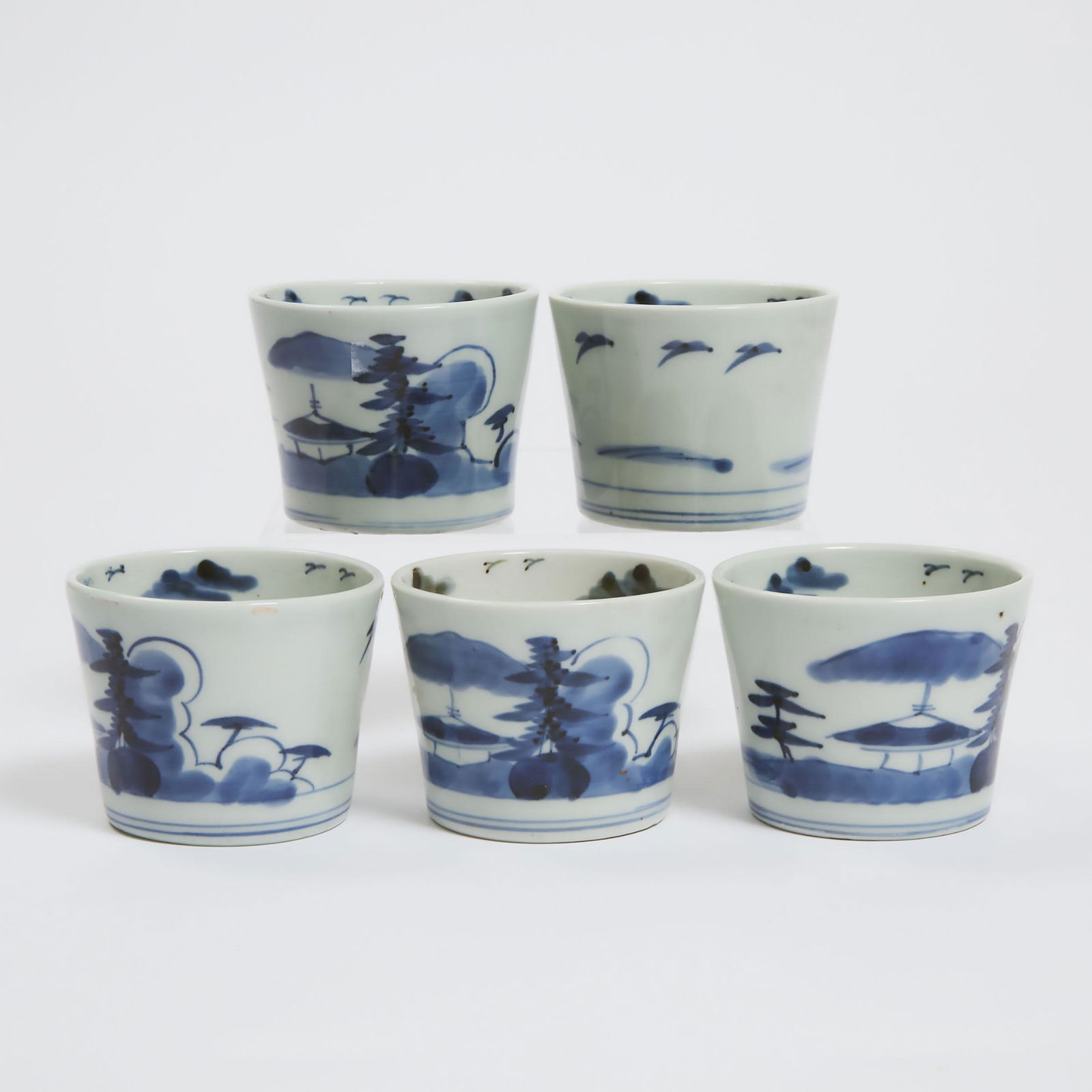 A Set of Five Blue and White Cafe-au-Lait Rimmed Tea Cups,: A Set of Five Blue and White Cafe-au-Lait Rimmed Tea Cups, 19th Century十九世纪 青花山水纹杯一套五只, largest height