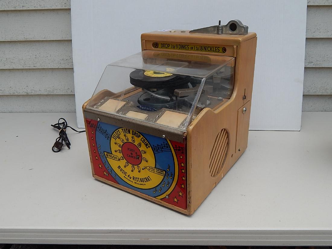 Ristaucrat 45 RPM Countertop Juckbox (1 of 4)
