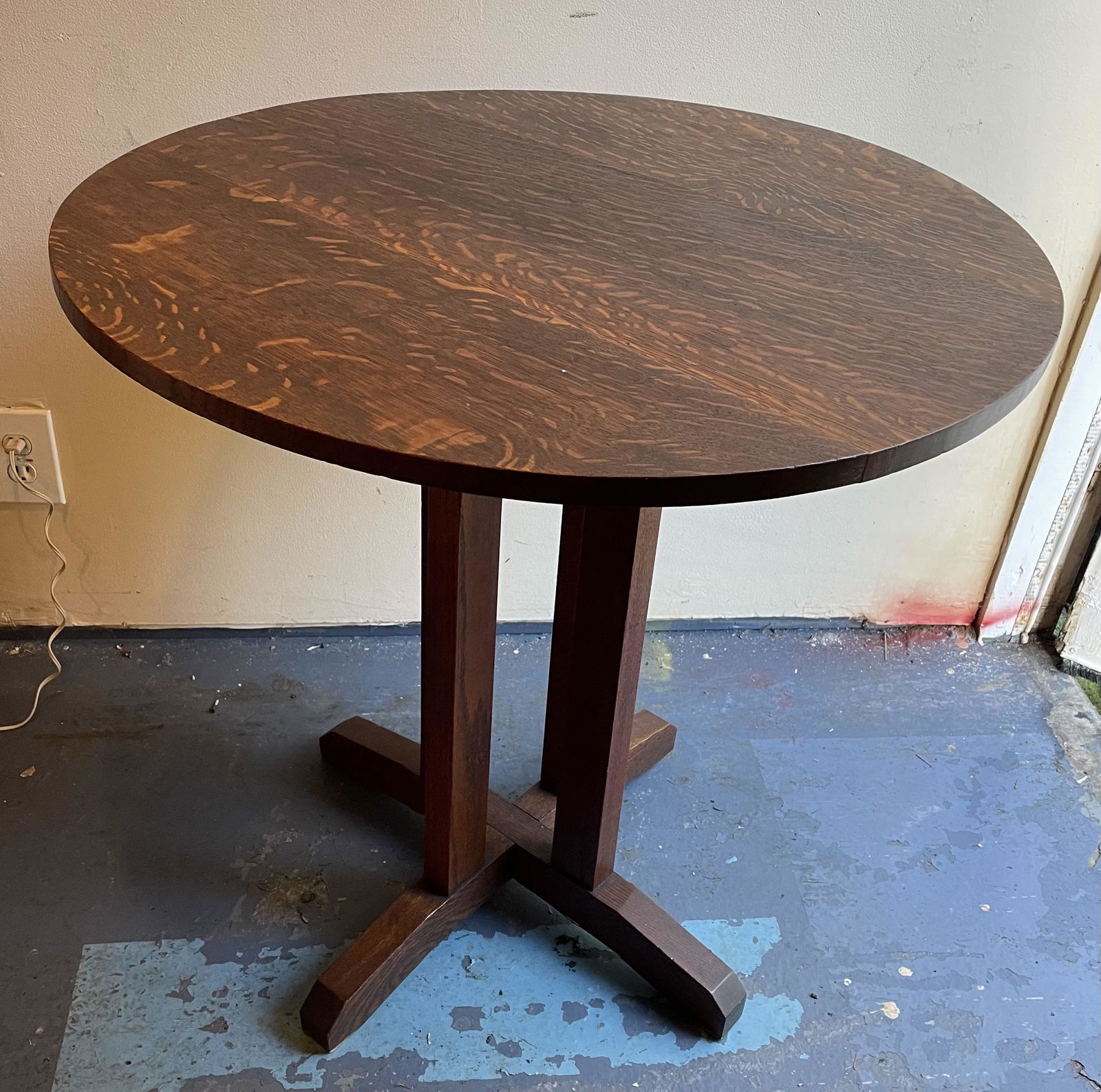 Prairie style lamp table (1 of 5)