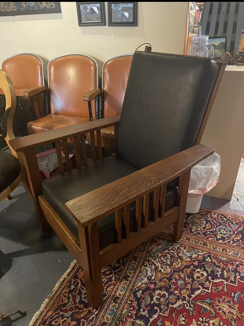 Spindle sided mission oak Morris chair (1 of 4)