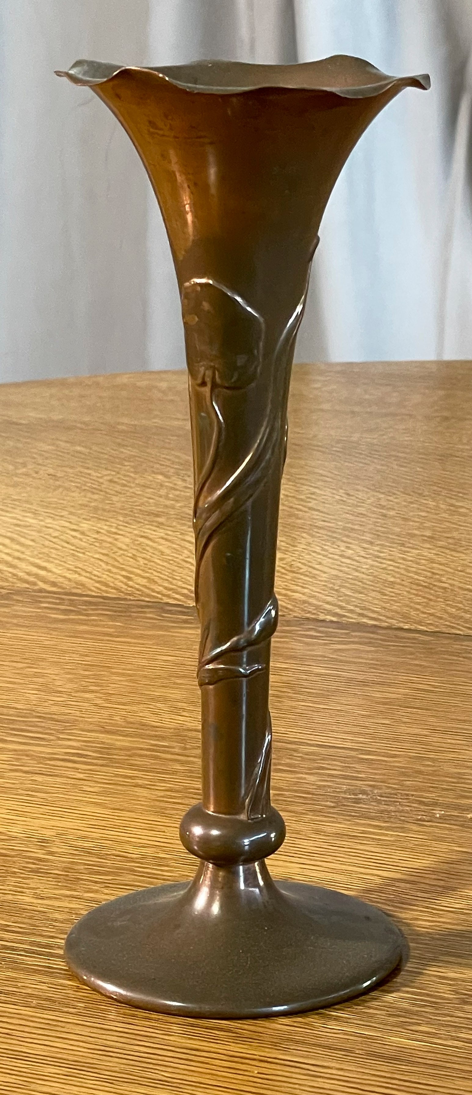 Apollo Studios copper bud vase: Hand crafted. Signed Apollo Studios New Yrok New York #526. perfect original patina.