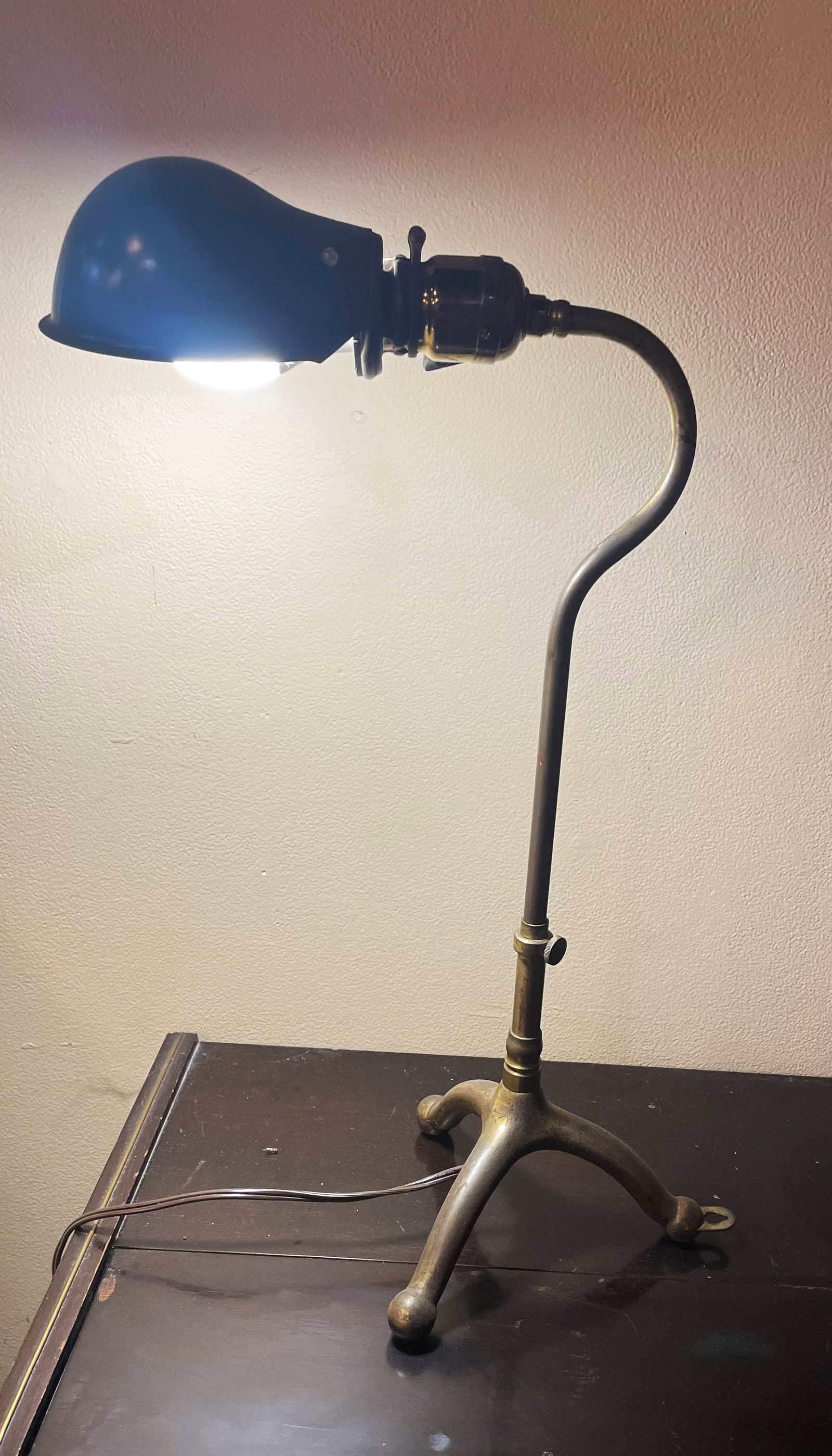 Rare Faries Lamp Co Tripod adjustable lamp (1 of 4)