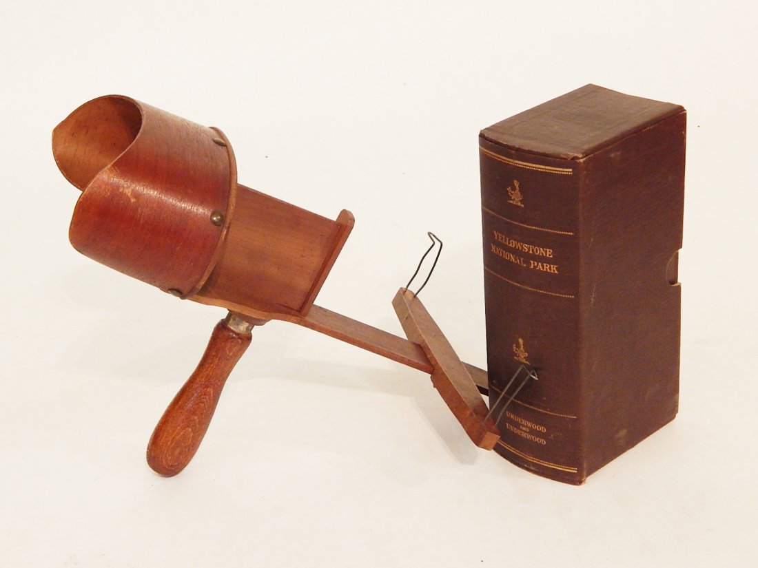 Stereoviewer Underwood & Underwood Yellowstone: Stereoviewer w/ Underwood & Underwood Yellowstone Set. Fine condition to both. Box 8"x5"x4"