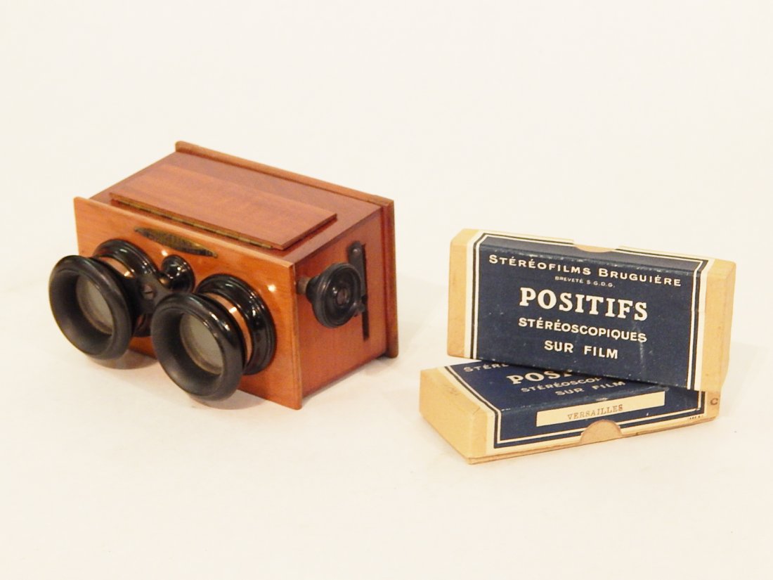 Unis-France "Brewster" Style Mohogany Case Stereoscope (1 of 3)